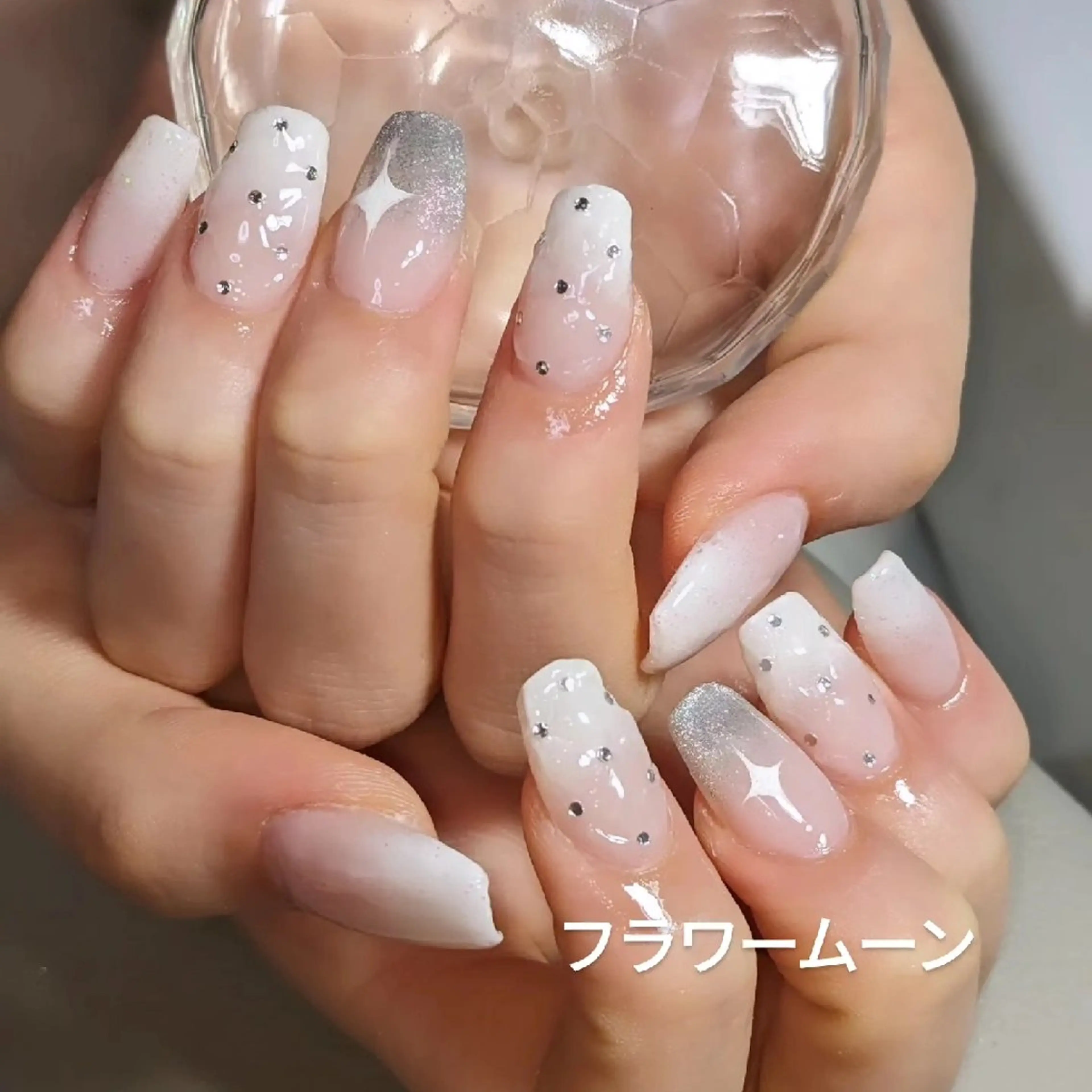 ネイル グラデーション フラワー ムーンのネイルデザイン