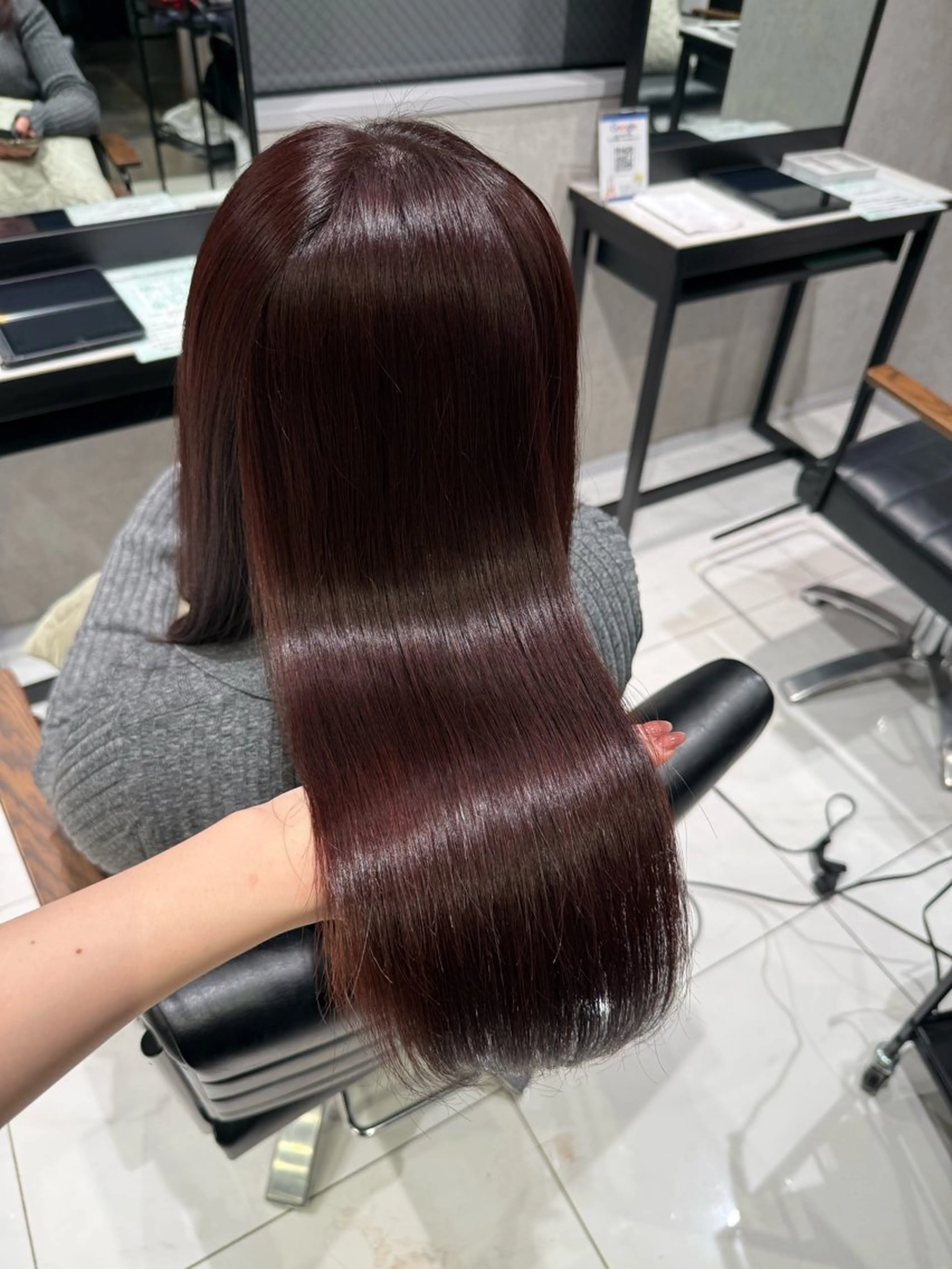 ロング ヘアカラー トリートメント 艶ブラウン/赤み消し /盛れる顔周りのヘアスタイル