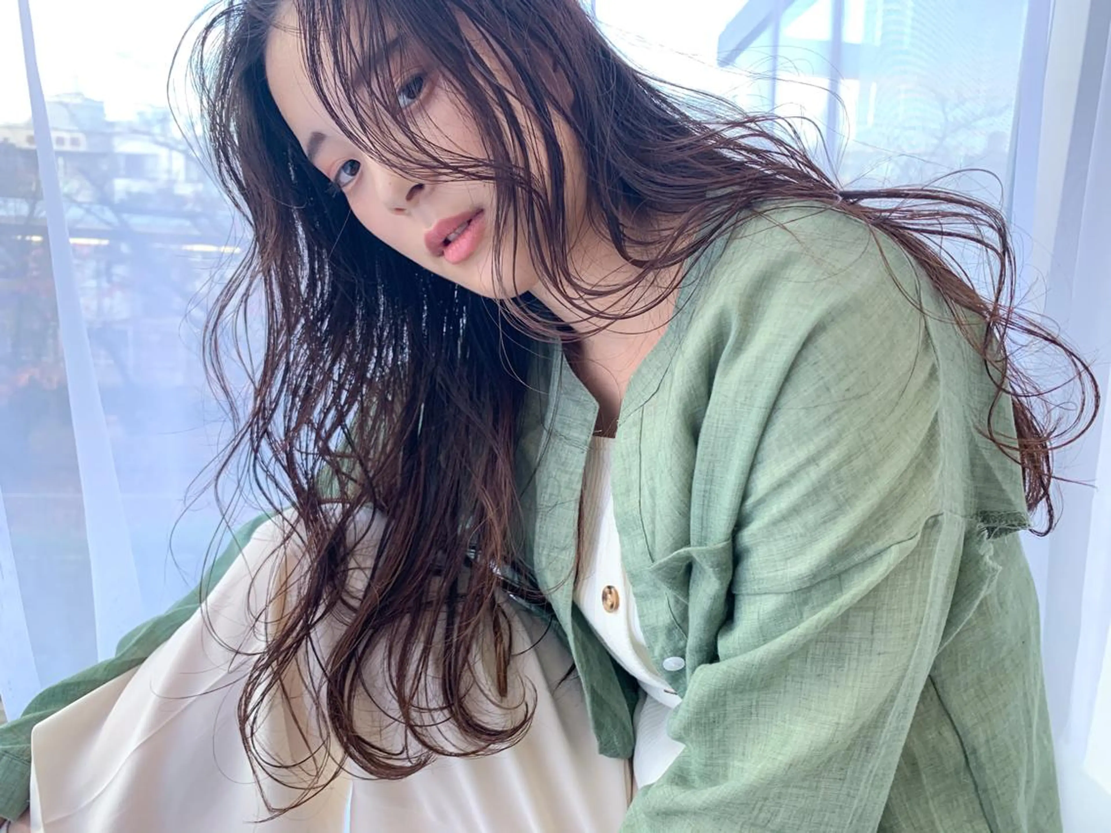 ロング カラー アッシュ ブリーチ ケアブリーチ 透明感カラー ダブルカラー モリシュンスケ /レイヤー/髪質改善のヘアスタイル