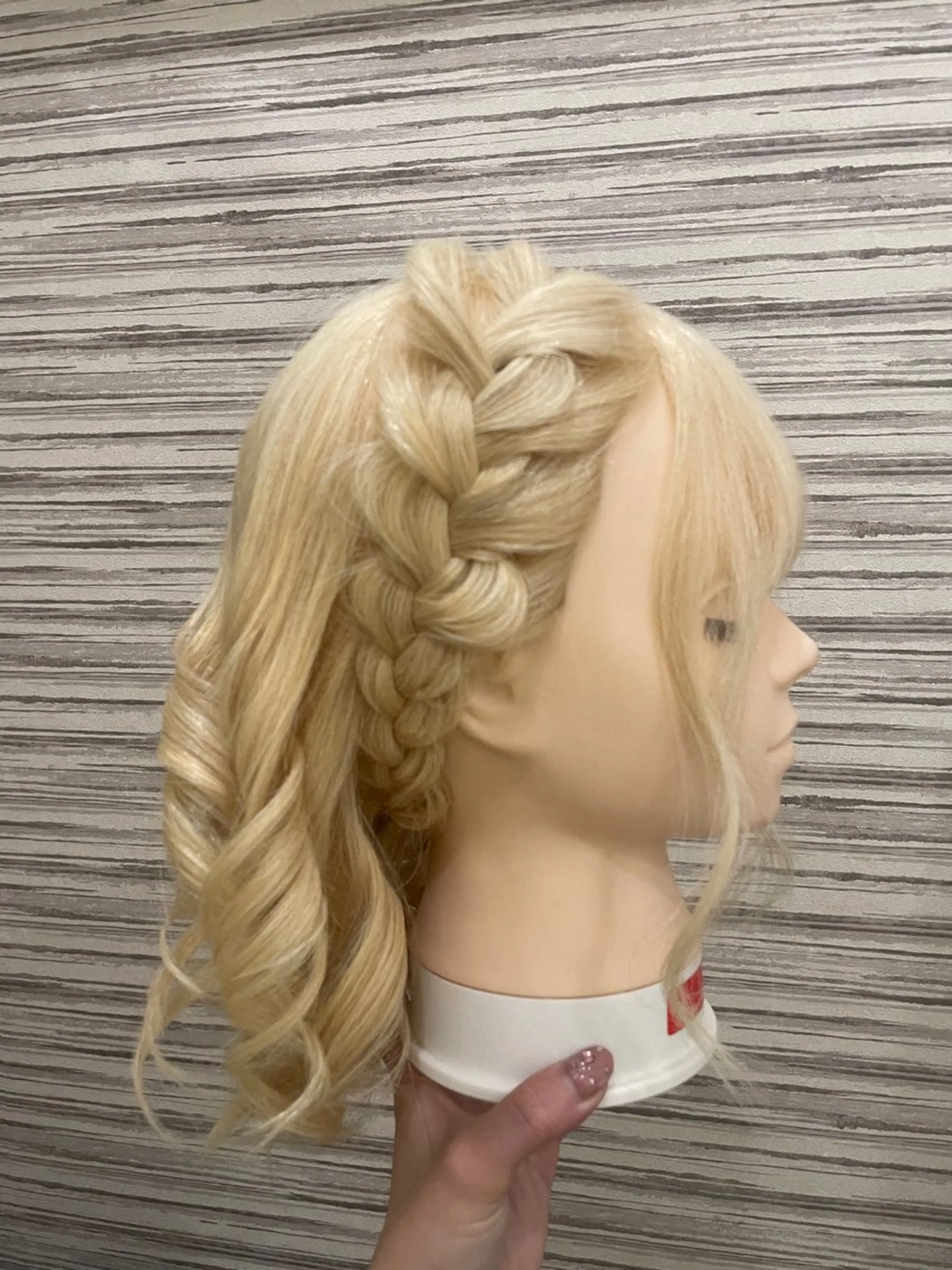 セミロング カラー ヘアセット ブリーチ/ヘアセット 【𝙍𝙞𝙣𝙤】のヘアスタイル