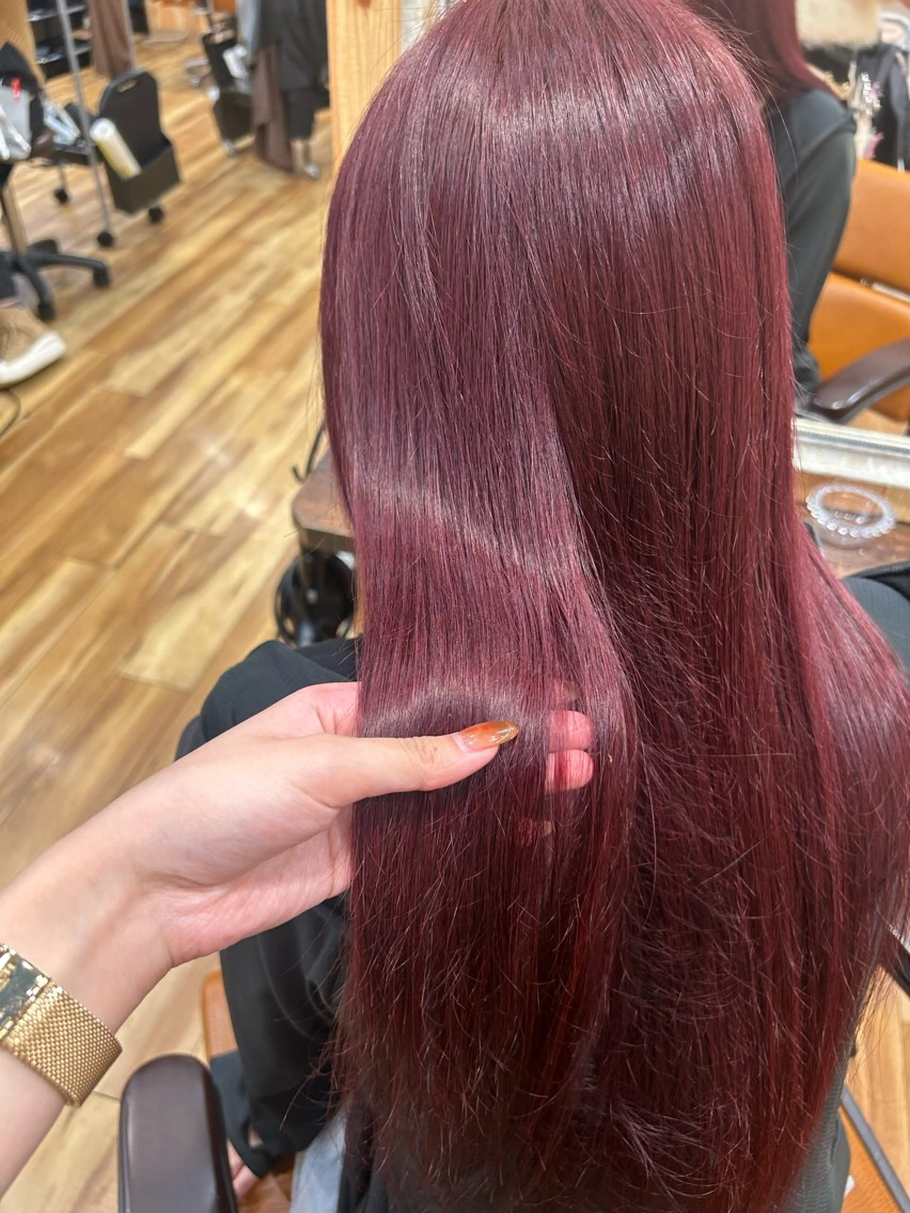 カラー レッドカラー 長岡 妃奈乃のヘアスタイル