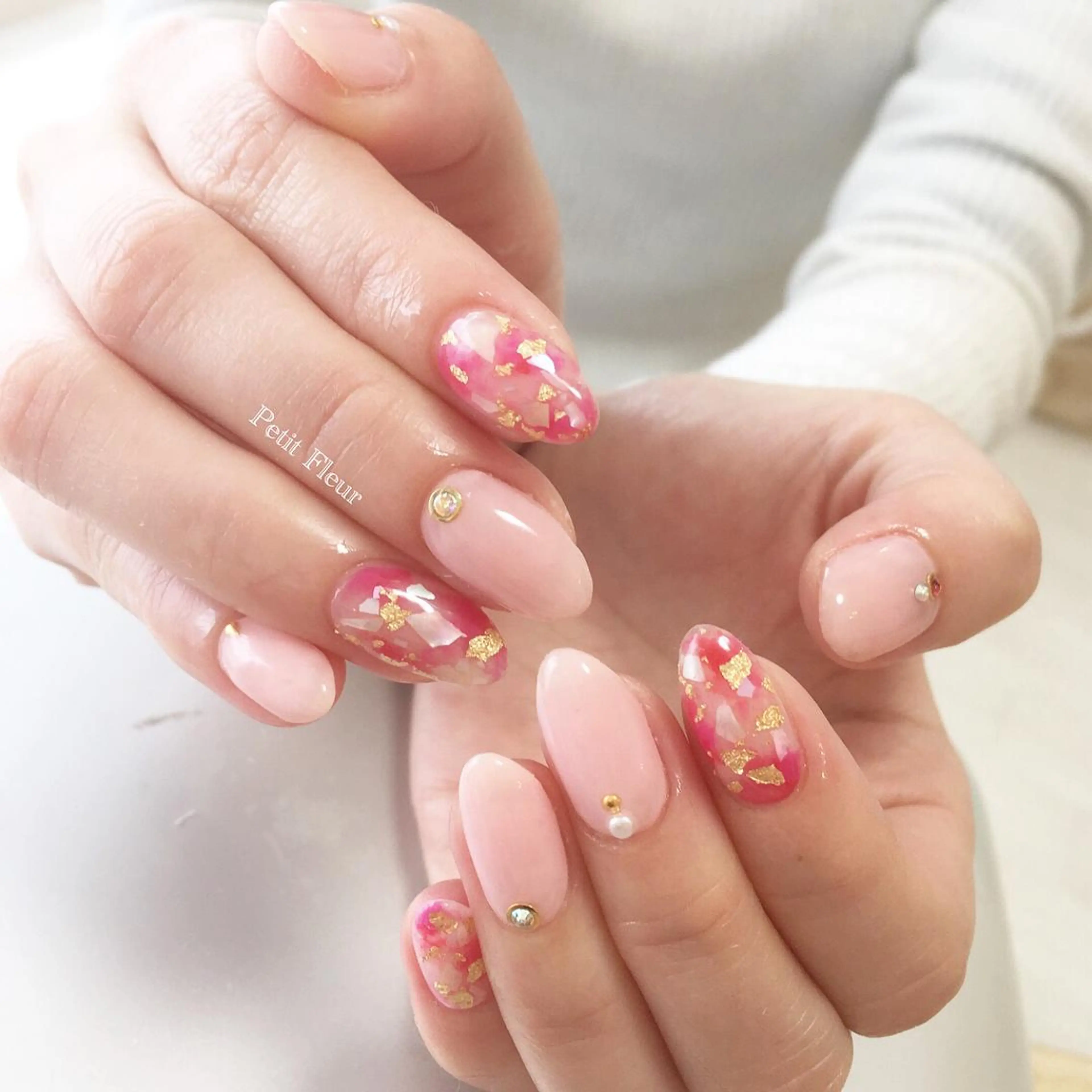 ネイル ピンク ピンクベージュ 春ネイル Petit Fleur所属・青柳 亜梨奈のマツエク・マツパデザイン