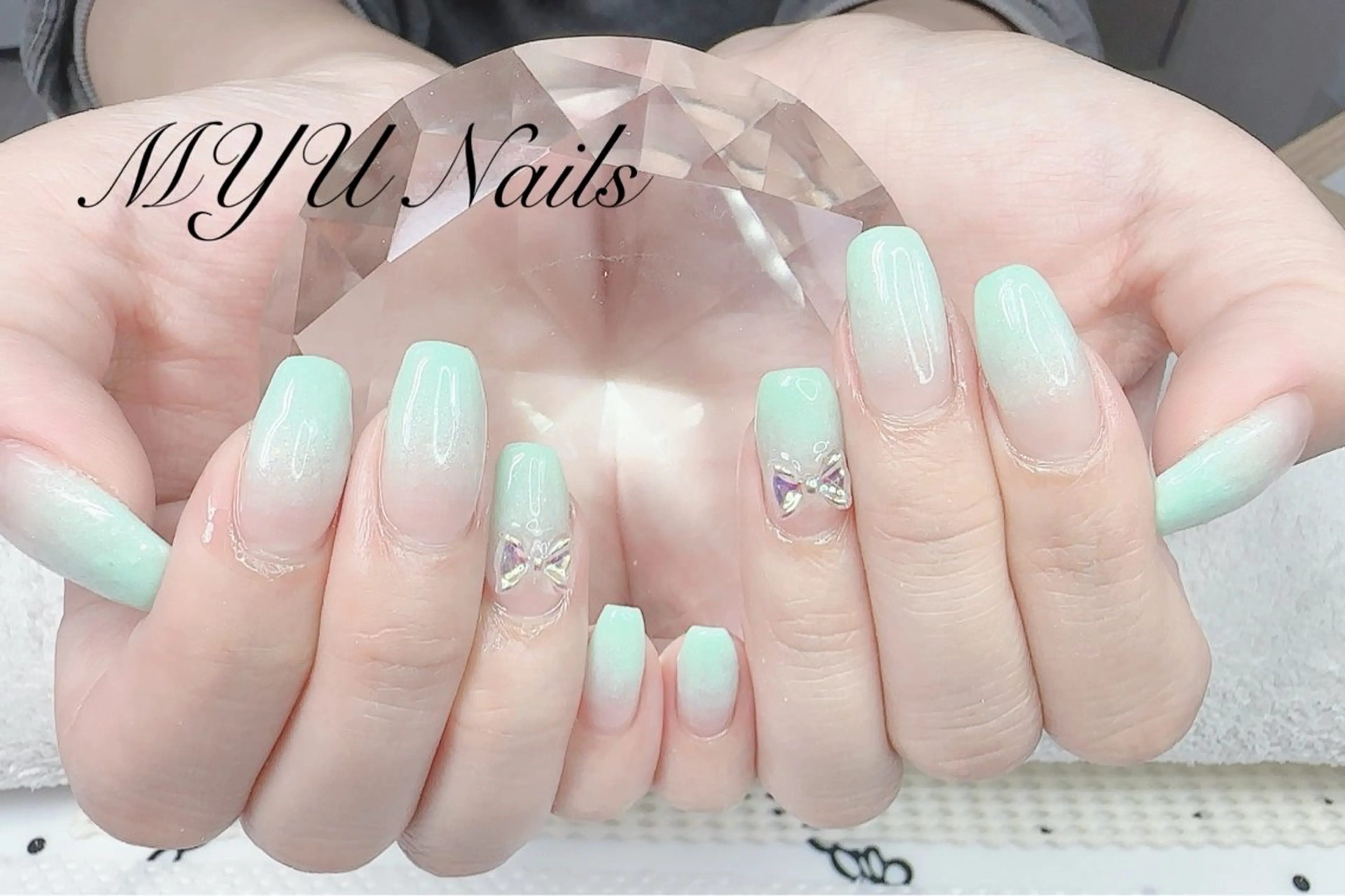 ネイル ジェルネイル 持ち込み パラジェル リボン ハンドネイル MYU Nails所属・MYU Nailsのネイルデザイン
