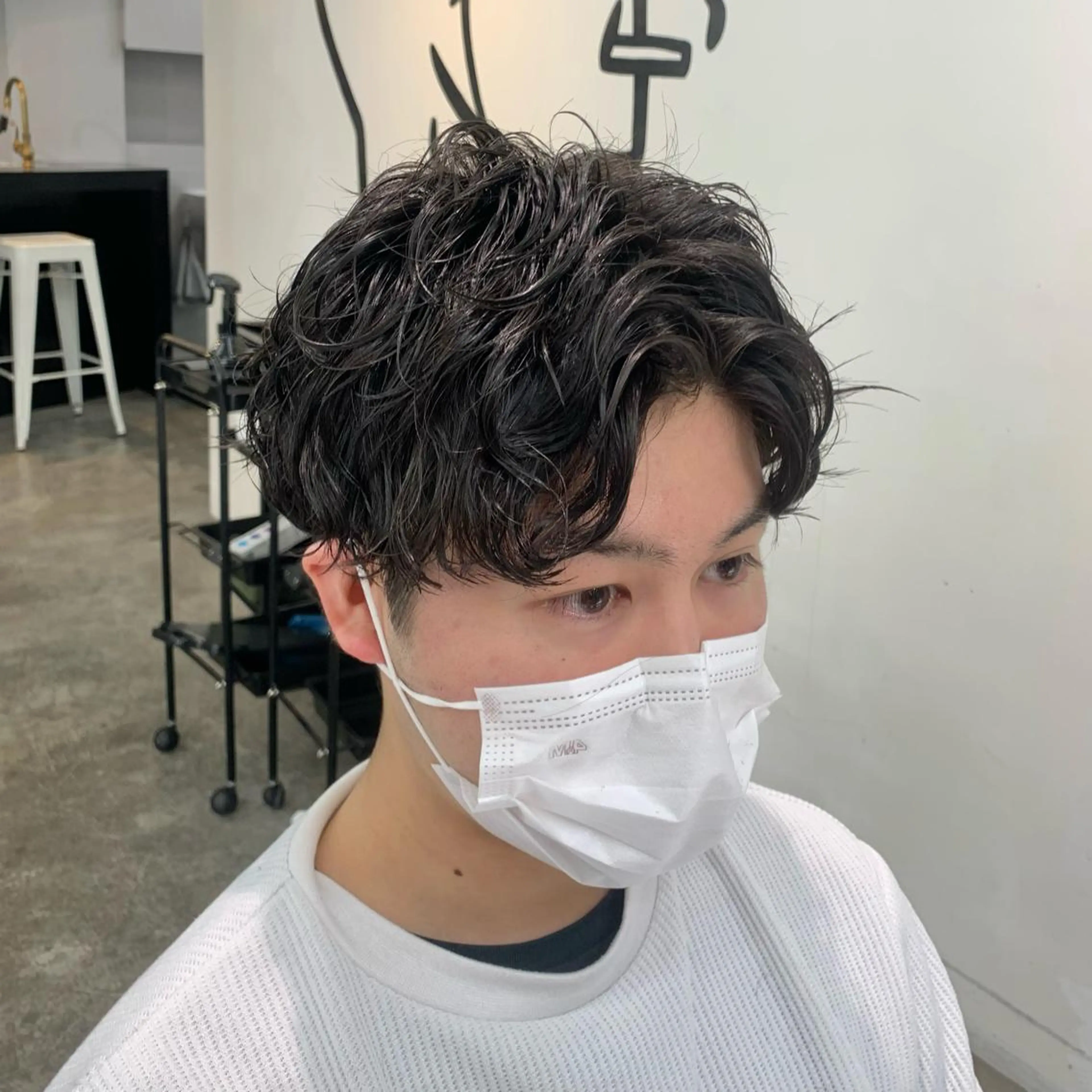 ショート パーマ メンズ センターパート メンズパーマ カット パーマ メンズ特化美容師/ 藤戸 椋のヘアスタイル