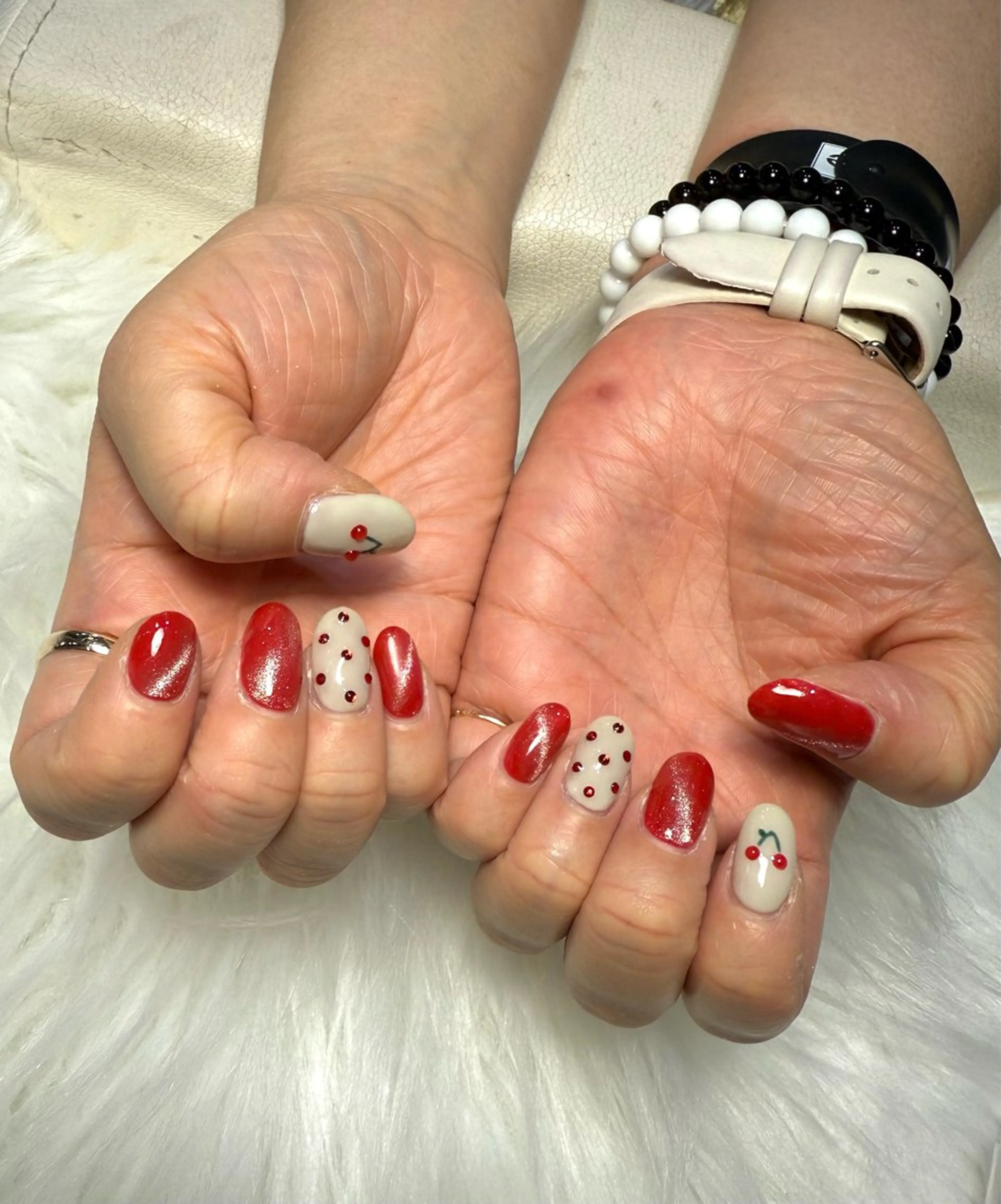 ネイル マグネットネイル 赤色 ハンドネイル tumake🩷 Aliceのネイルデザイン