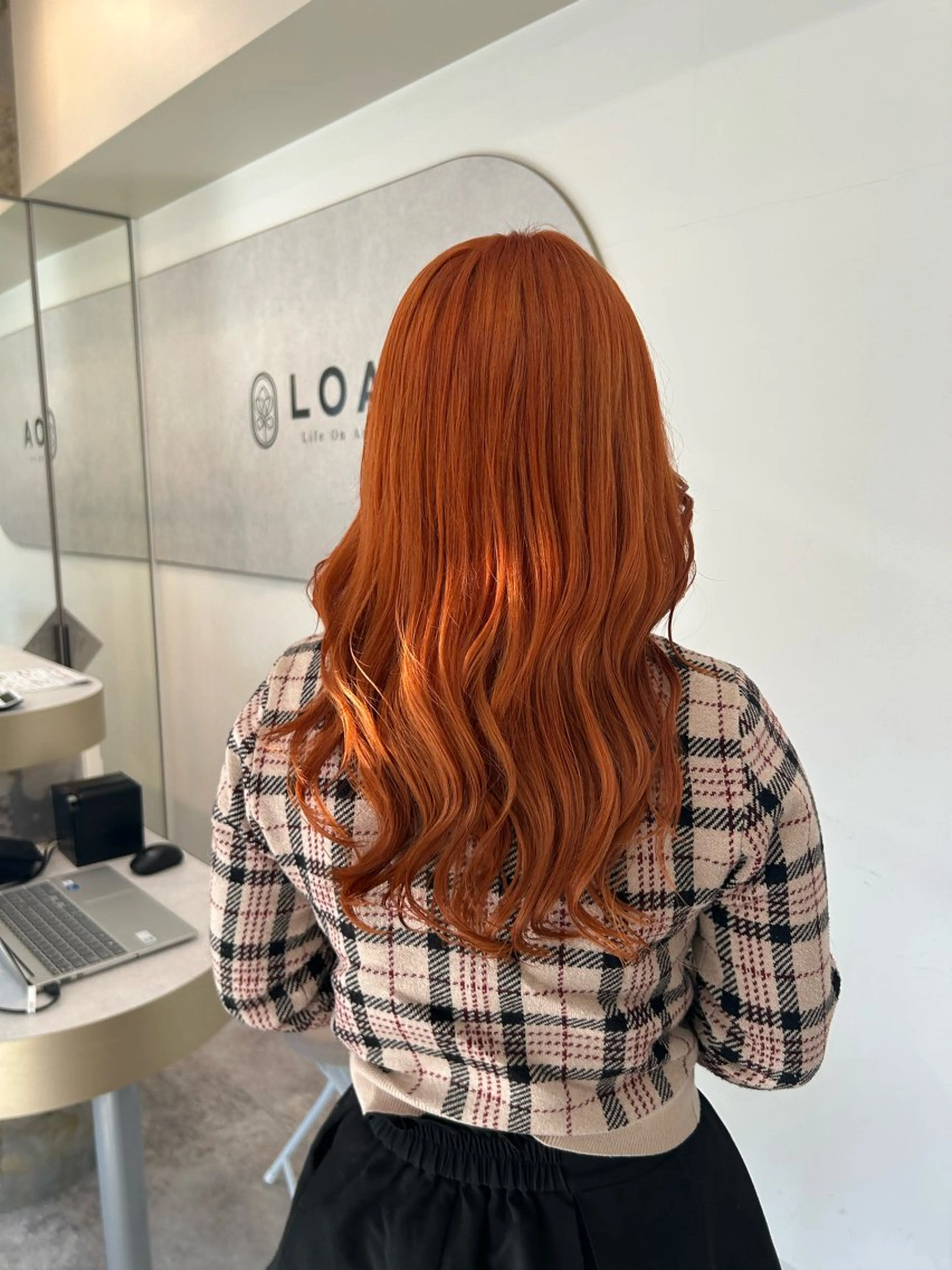 ロング カラー ブリーチ オレンジ ヘアカラー LOA Ririのヘアスタイル