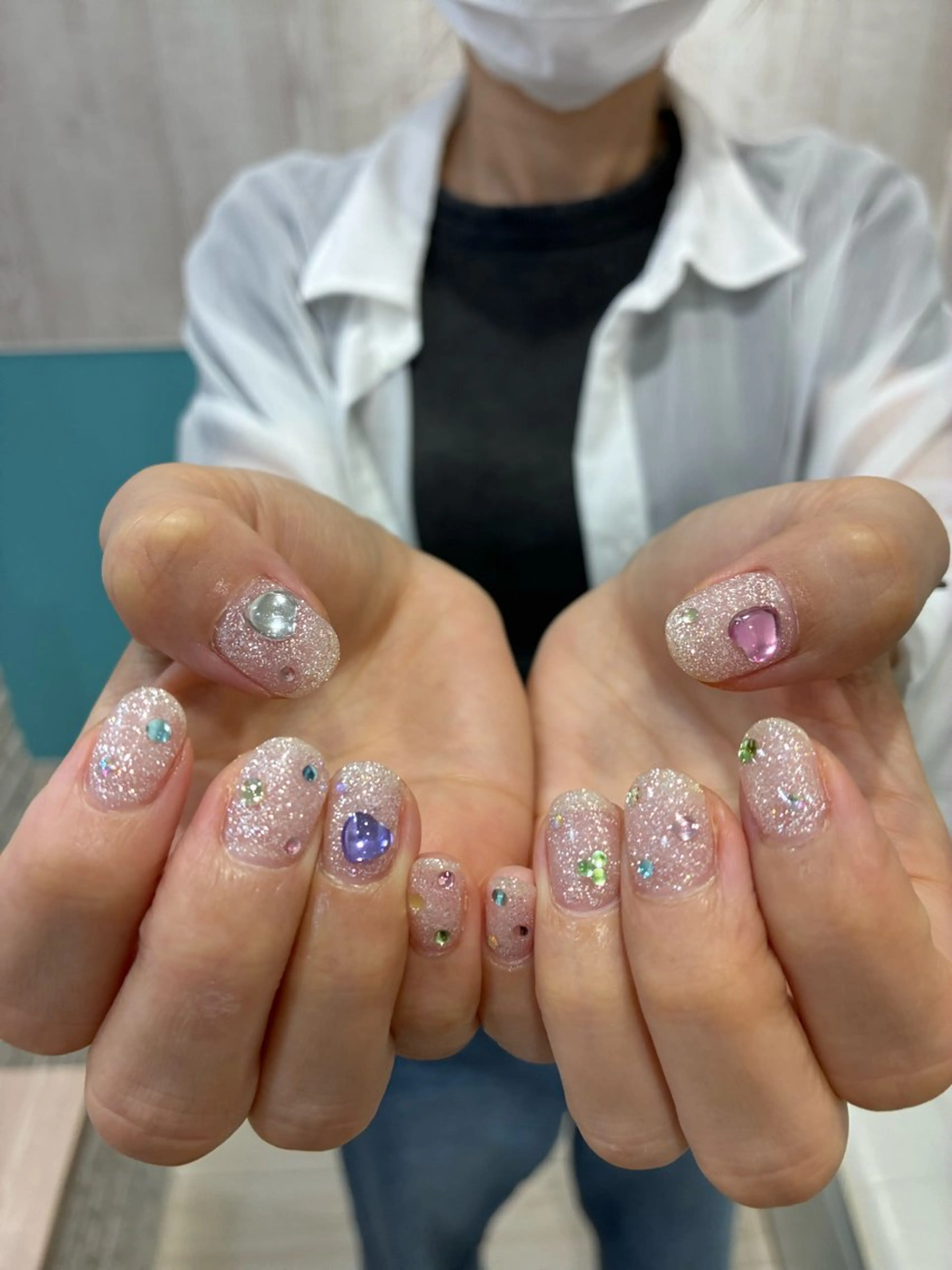 ネイル ラメ(グリッター) ホワイト ハンドネイル 13日3980円‼️ マグもデザインも◎のネイルデザイン