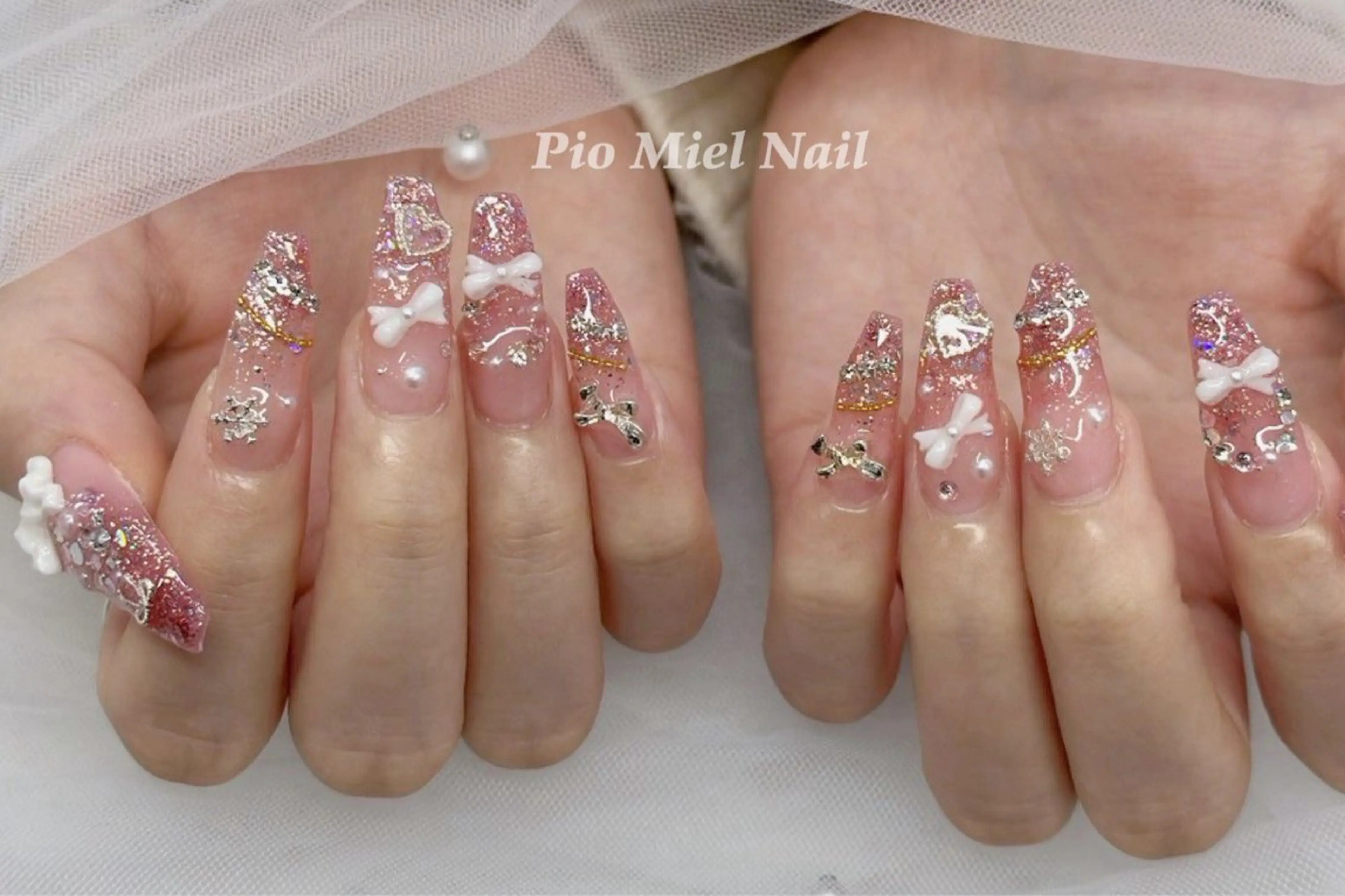 ネイル グラデーション ラメ(グリッター) ラメグラデーション ピンク リボン ハンドネイル HANA 長さだしのネイルデザイン