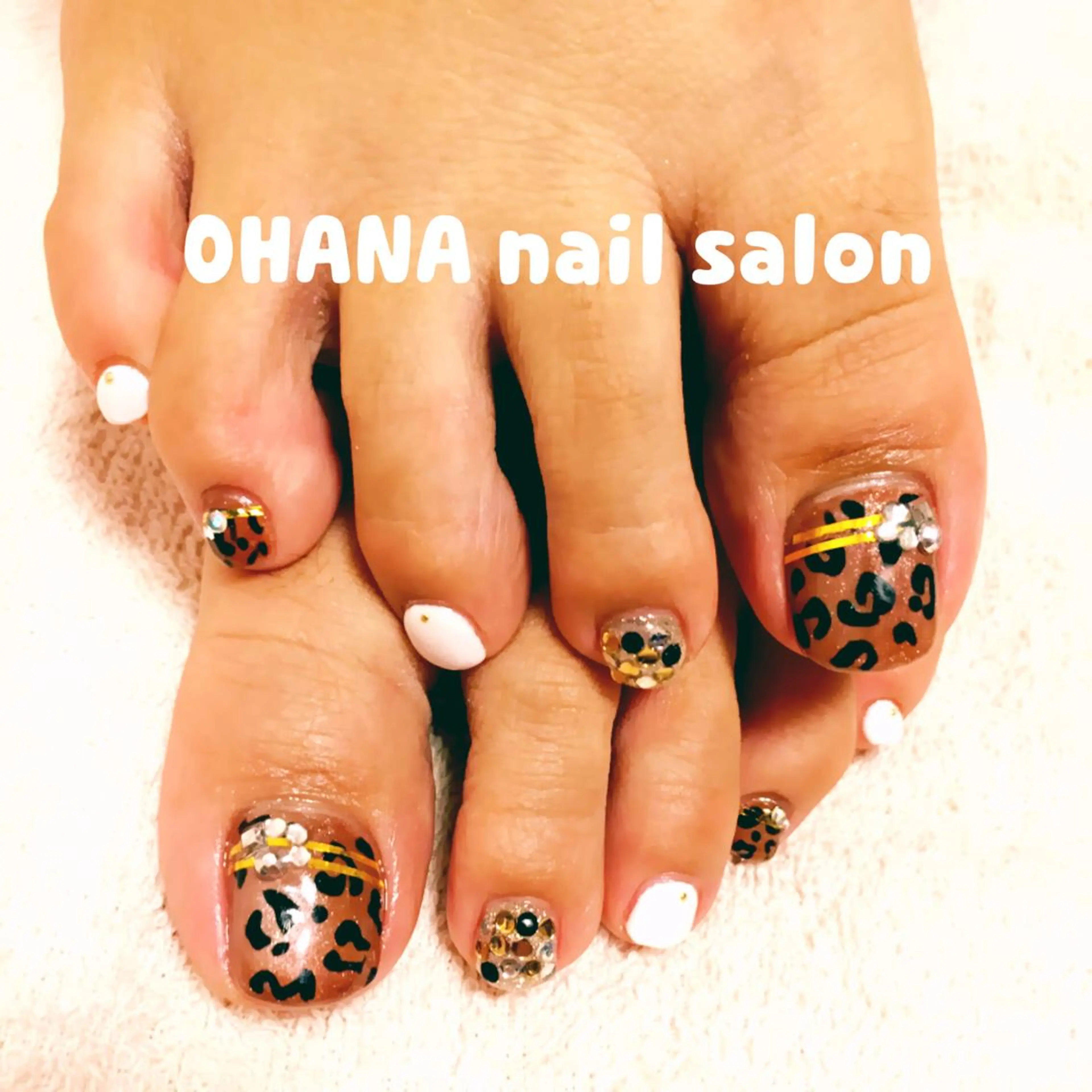 ネイル フットネイル ストーンネイル 那覇🏝️台湾人 ネイリストSHIUのネイルデザイン