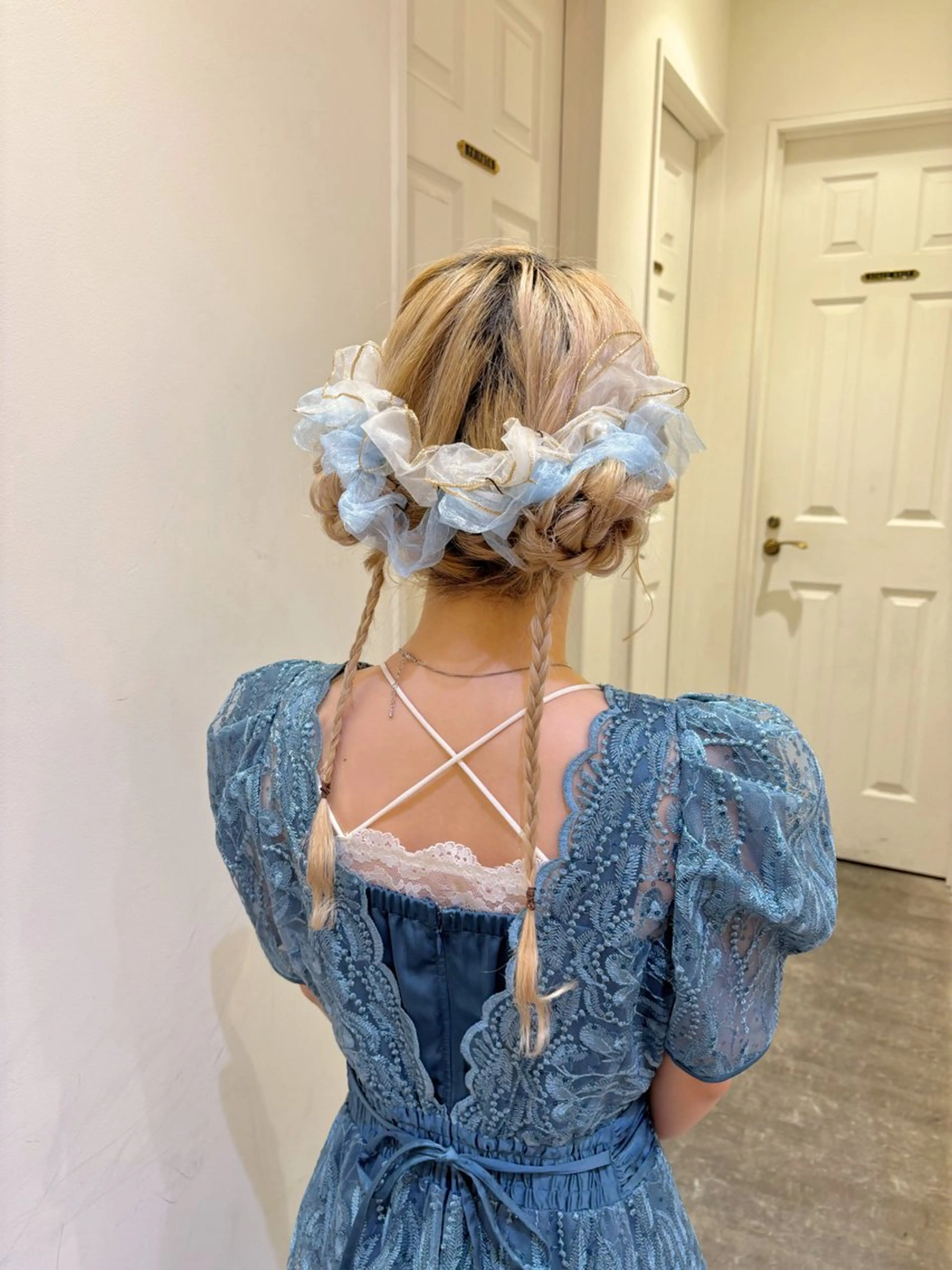 ロング ヘアアレンジ お団子ヘア エクステ/ハイトーン 🐏☁️miminaのヘアスタイル