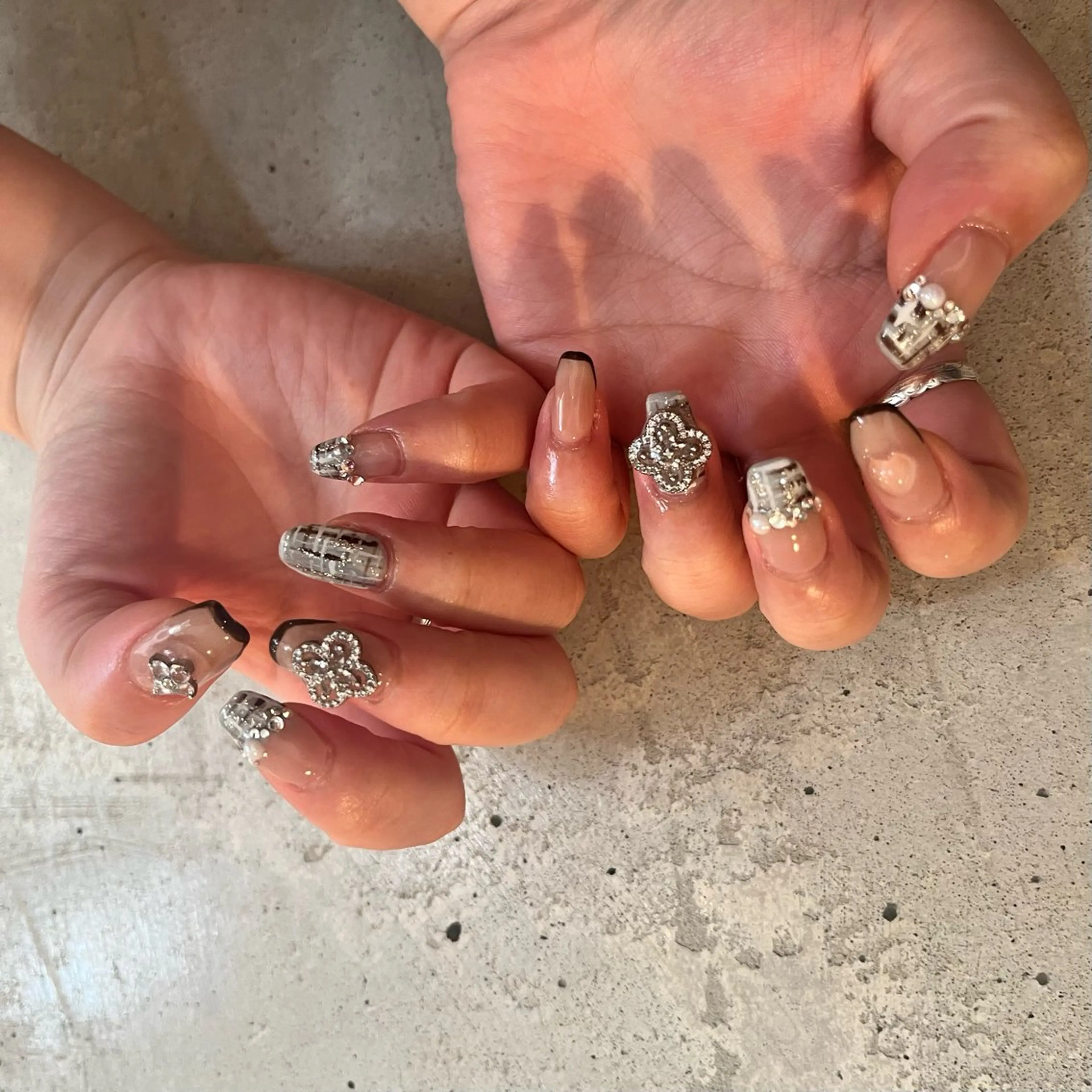 ネイル キラキラネイル 持ち込み ストーンネイル ワンホンネイル 冬ネイル DariL Ayaのネイルデザイン