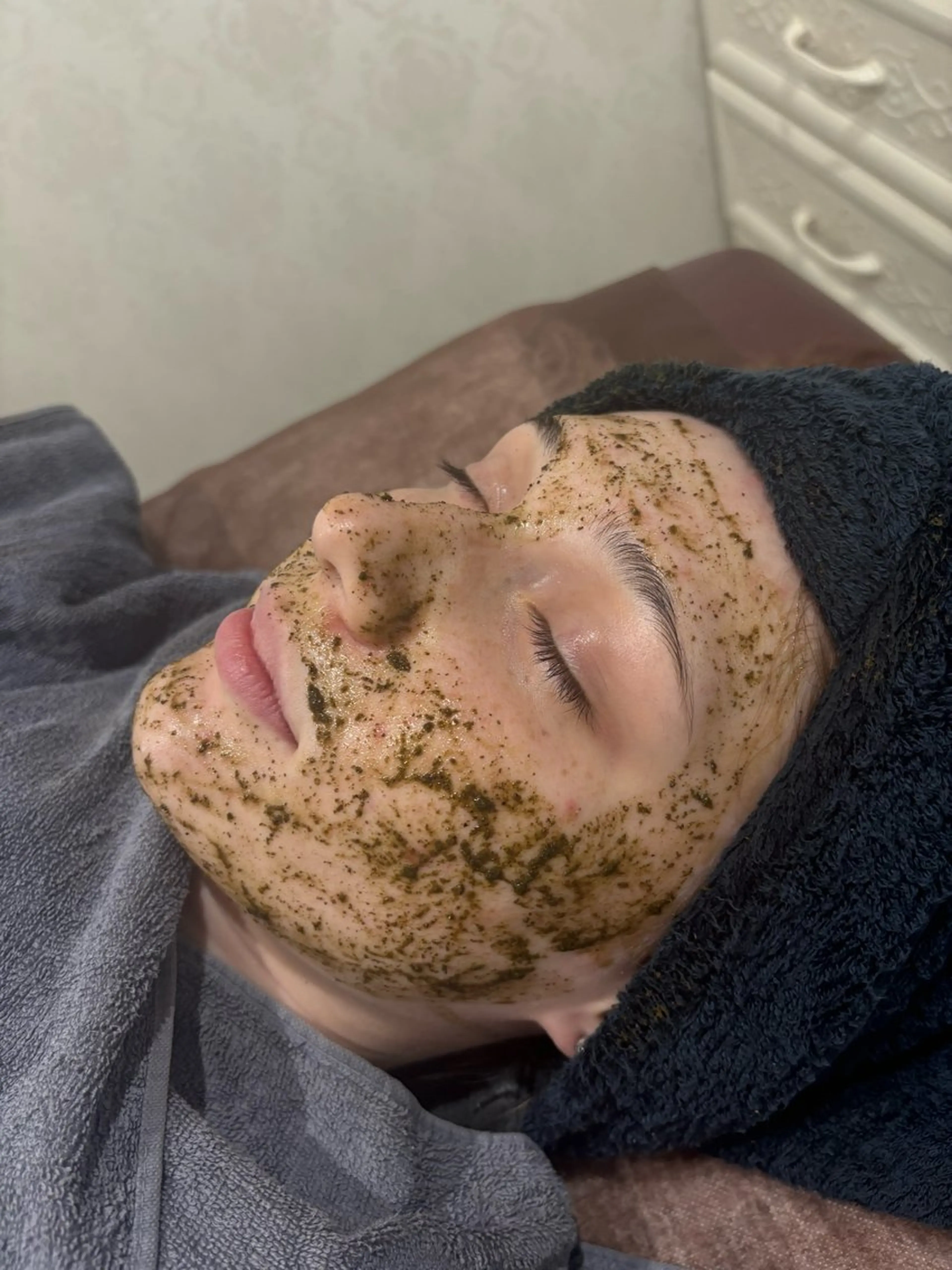 ハーブピーリング/韓国肌管理/フェイシャル/毛穴洗浄/眉毛/顔脱毛【糸脱毛専門】rev所属・ハーブピーリング🌹 毛穴洗浄❤️眉waxのエステ・リラクイメージ