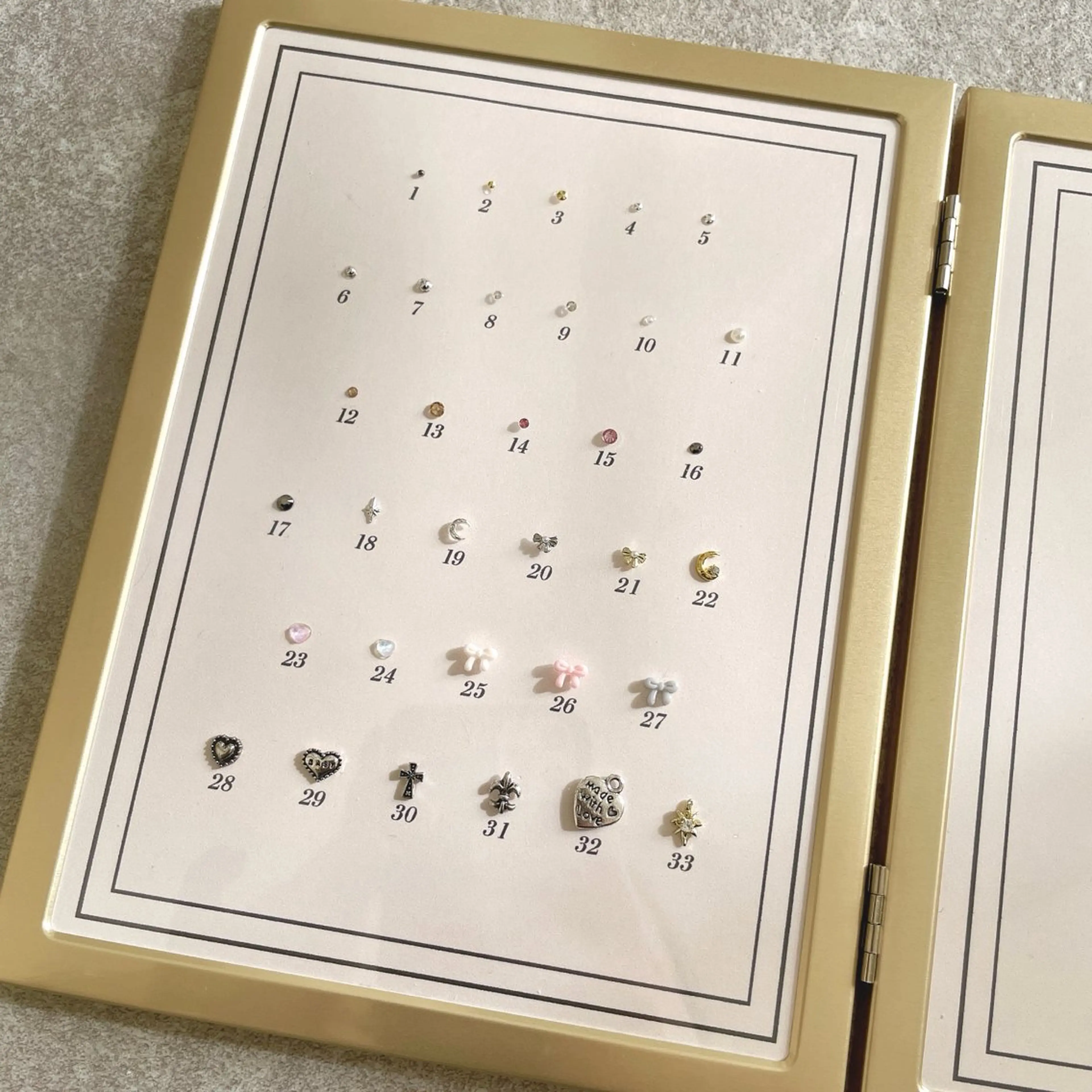 【🌟限定価格🌟】耳ツボジュエリー10粒（片耳5粒）コースの写真