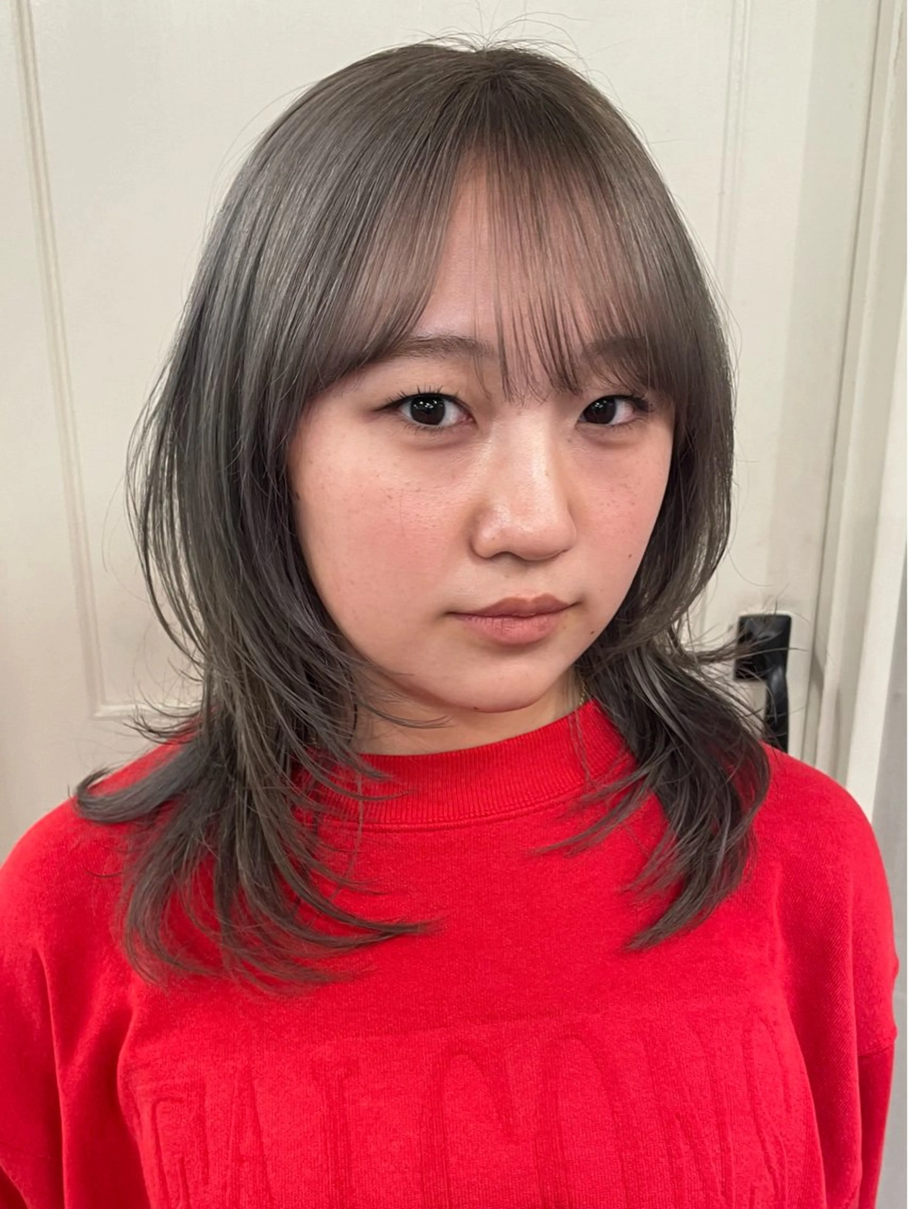 ミディアム カラー ベージュカラー ダブルカラー オリーブベージュ ハッシュカット レイヤーカット カット ヘアカラー RorriM natsuのヘアスタイル