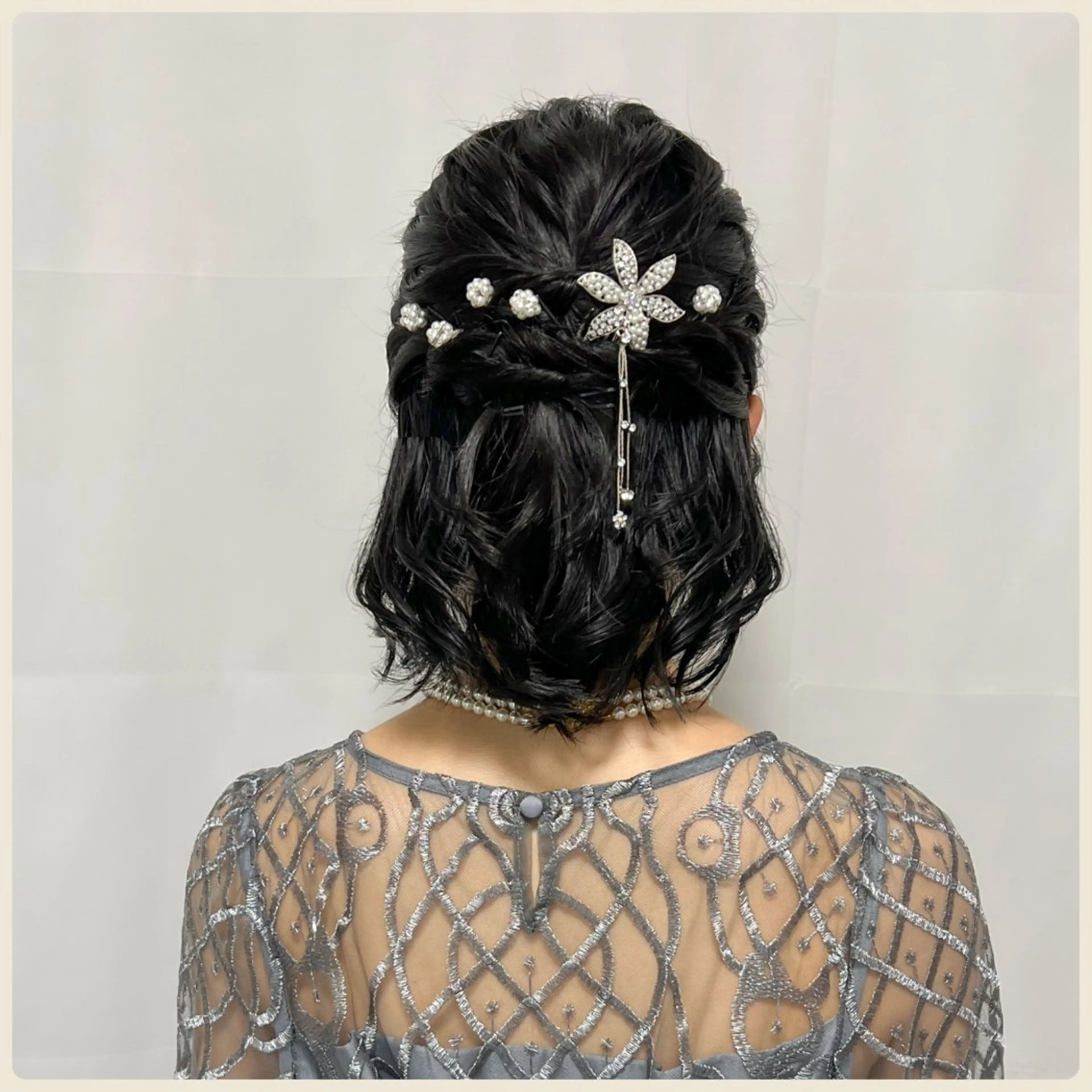 ミディアム ヘアアレンジ ハーフアップ ヘアセット CHATEAU TERRACE所属・似合うヘアメイク🪞 CHATEAUのヘアスタイル