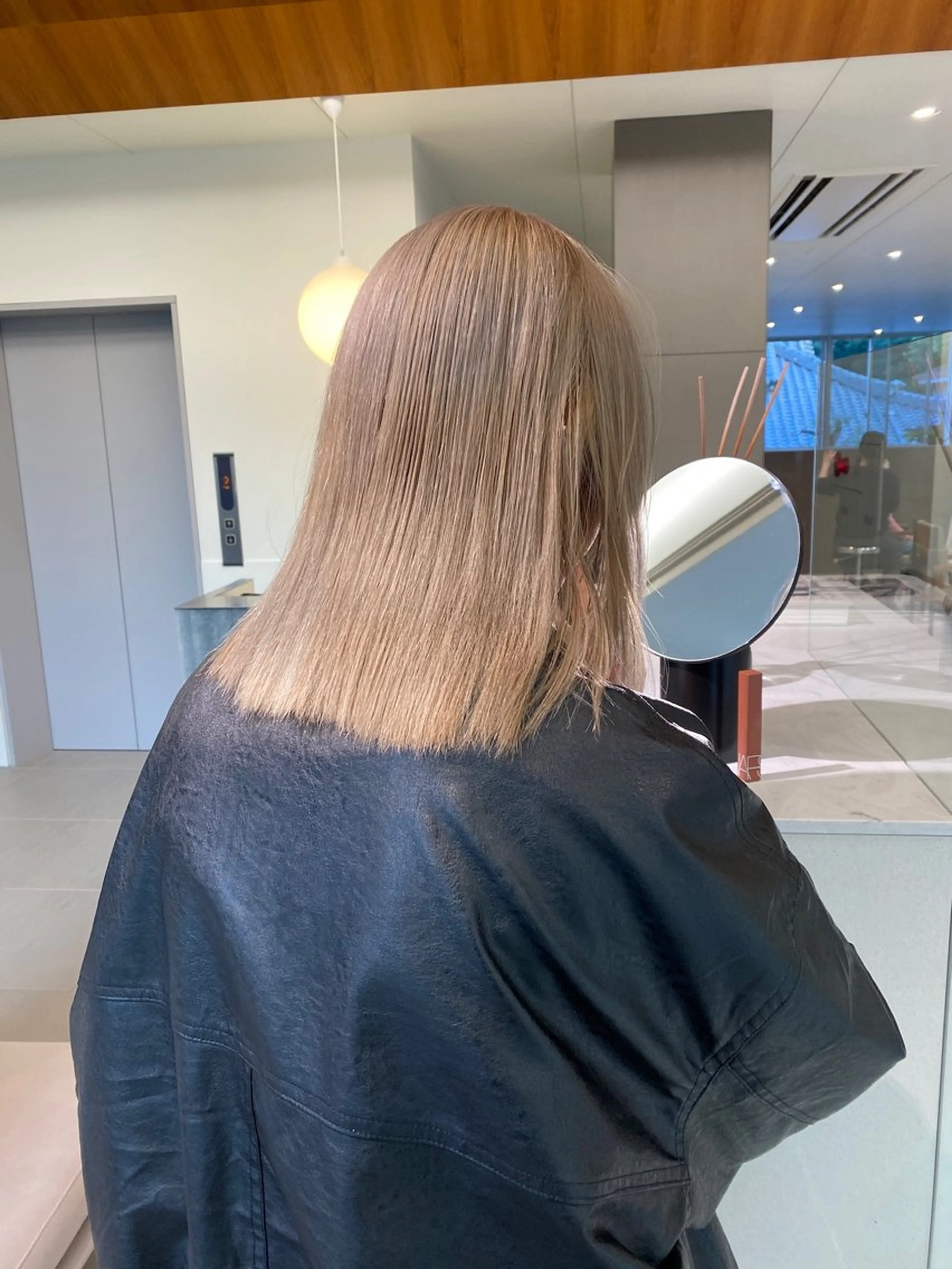 ロング カラー ロング 高発色ブリーチ/ ハイレイヤー🪽aiのヘアスタイル