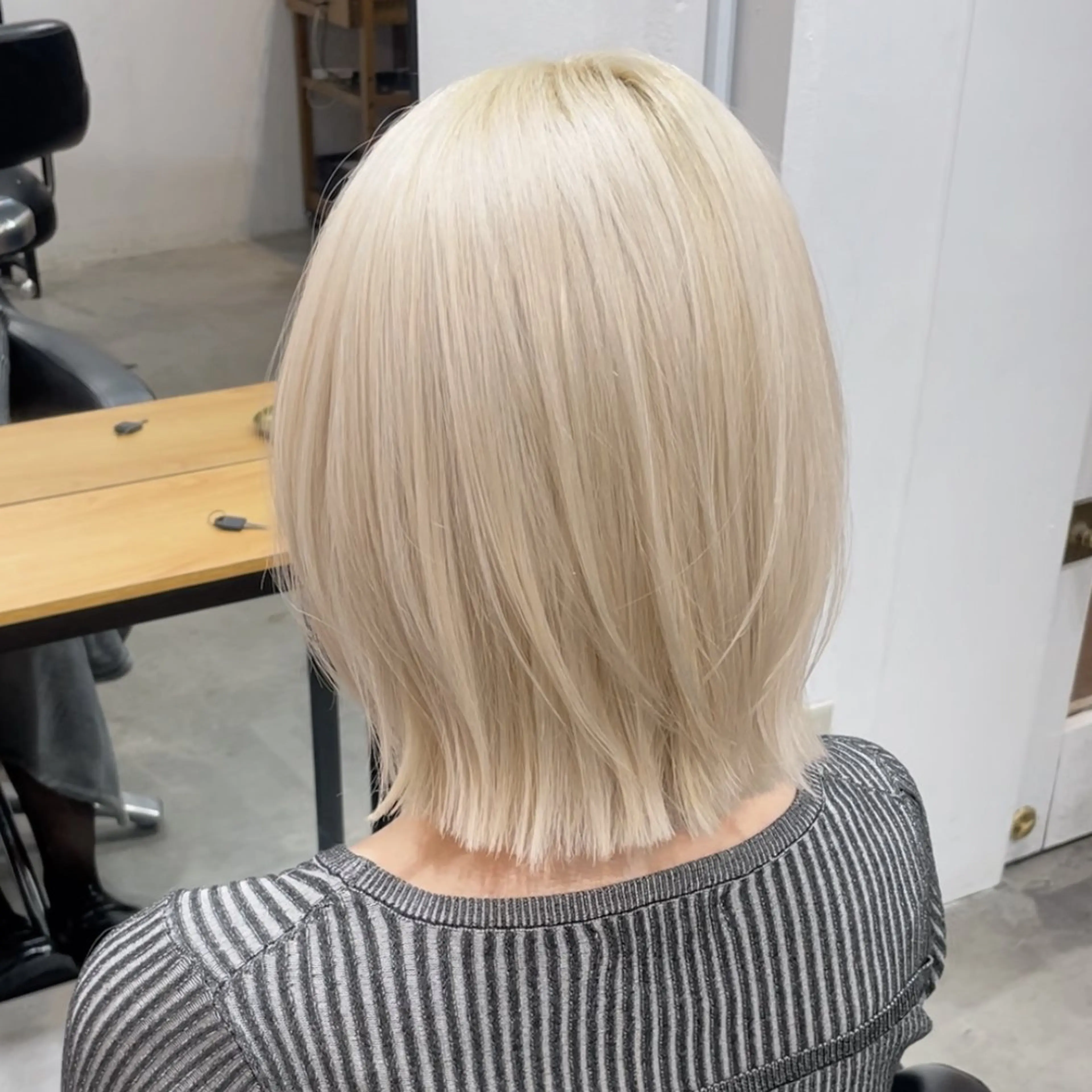 ショート カラー ブロンド ホワイトブロンド ヘアカラー Je suis heureuse Tres所属・💍ダメージ最小限 ブリーチ/ちさと💍のヘアスタイル