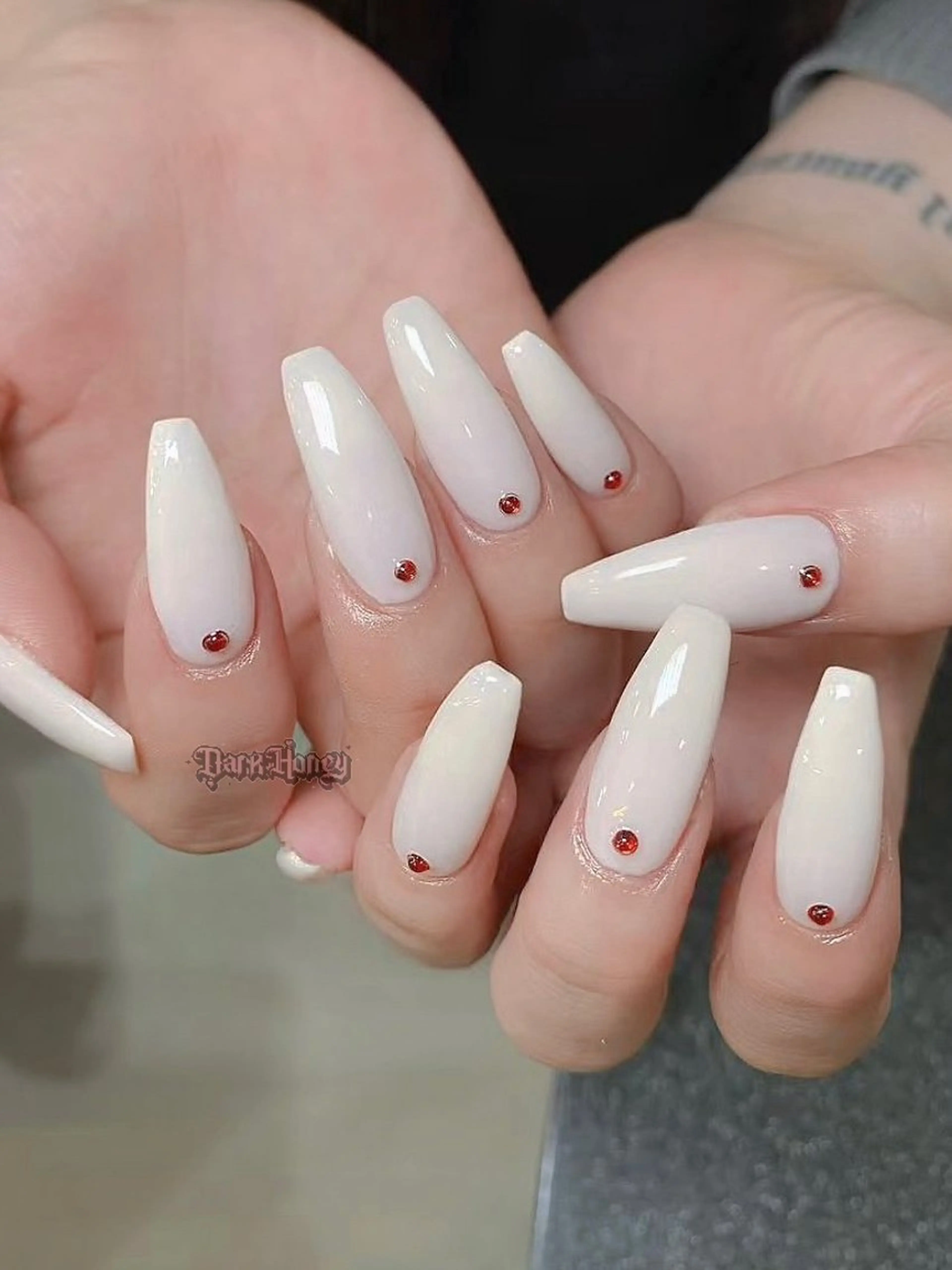 ネイル ハンドネイル Dark honey スカルプ専門原宿店のネイルデザイン