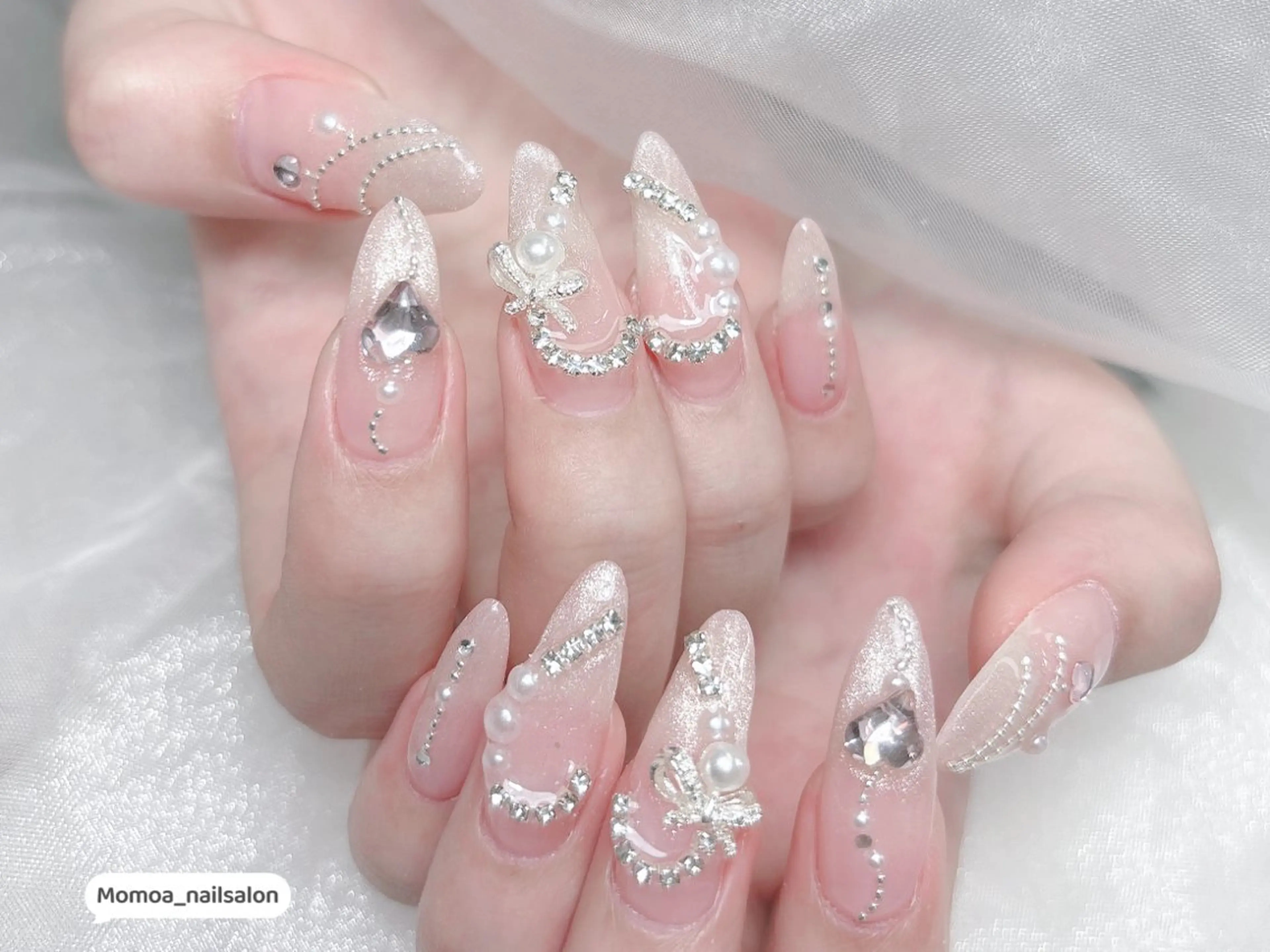 ネイル キラキラネイル 韓国ネイル スカルプネイル ハンドネイル MoMoA Nail ネイル長さ出し専門店のネイルデザイン