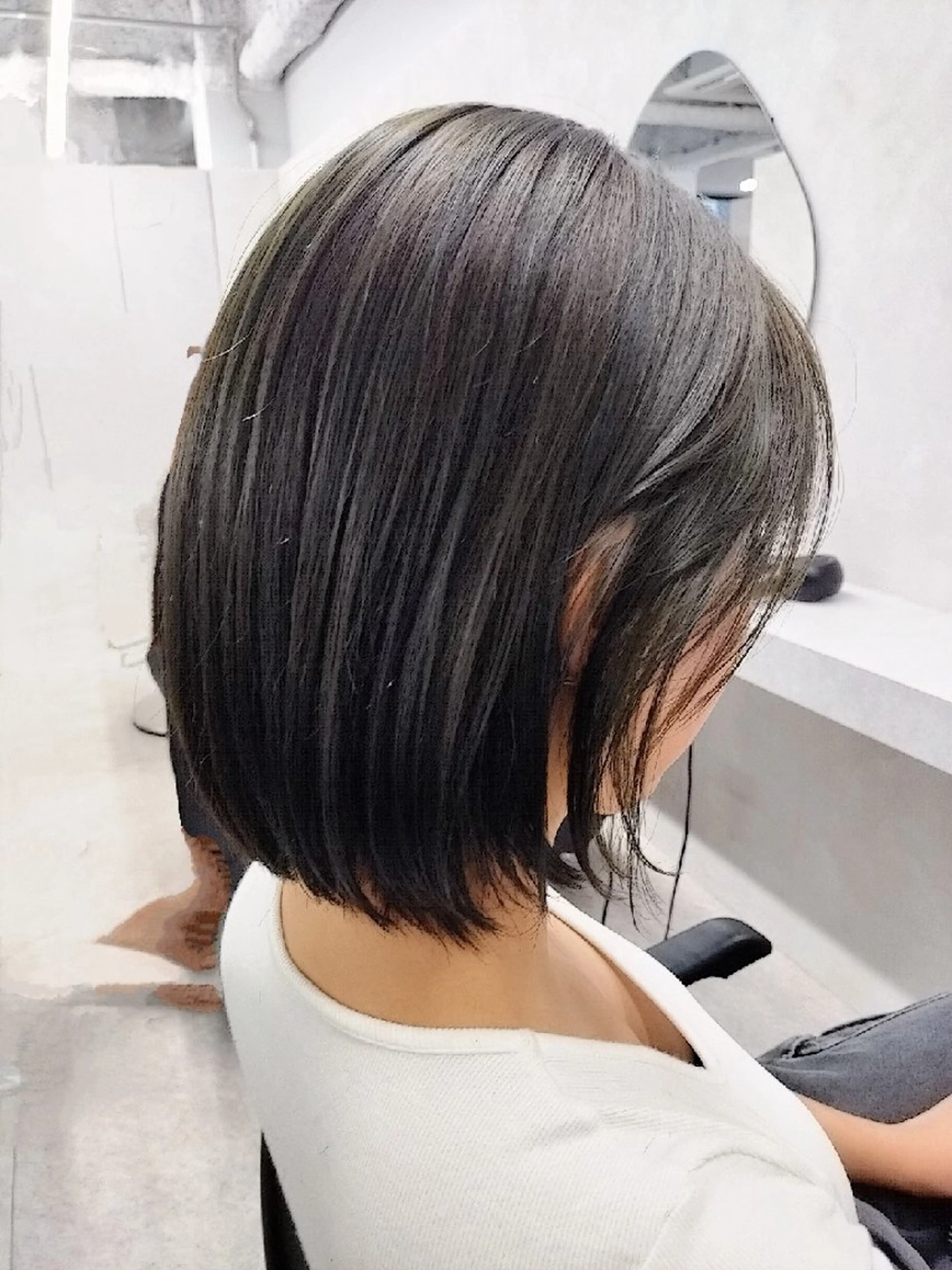 ミディアム カラー ボブレイヤー 透明感カラー オリーブカラー ボブ 顔周りカット 新島 涼のヘアスタイル