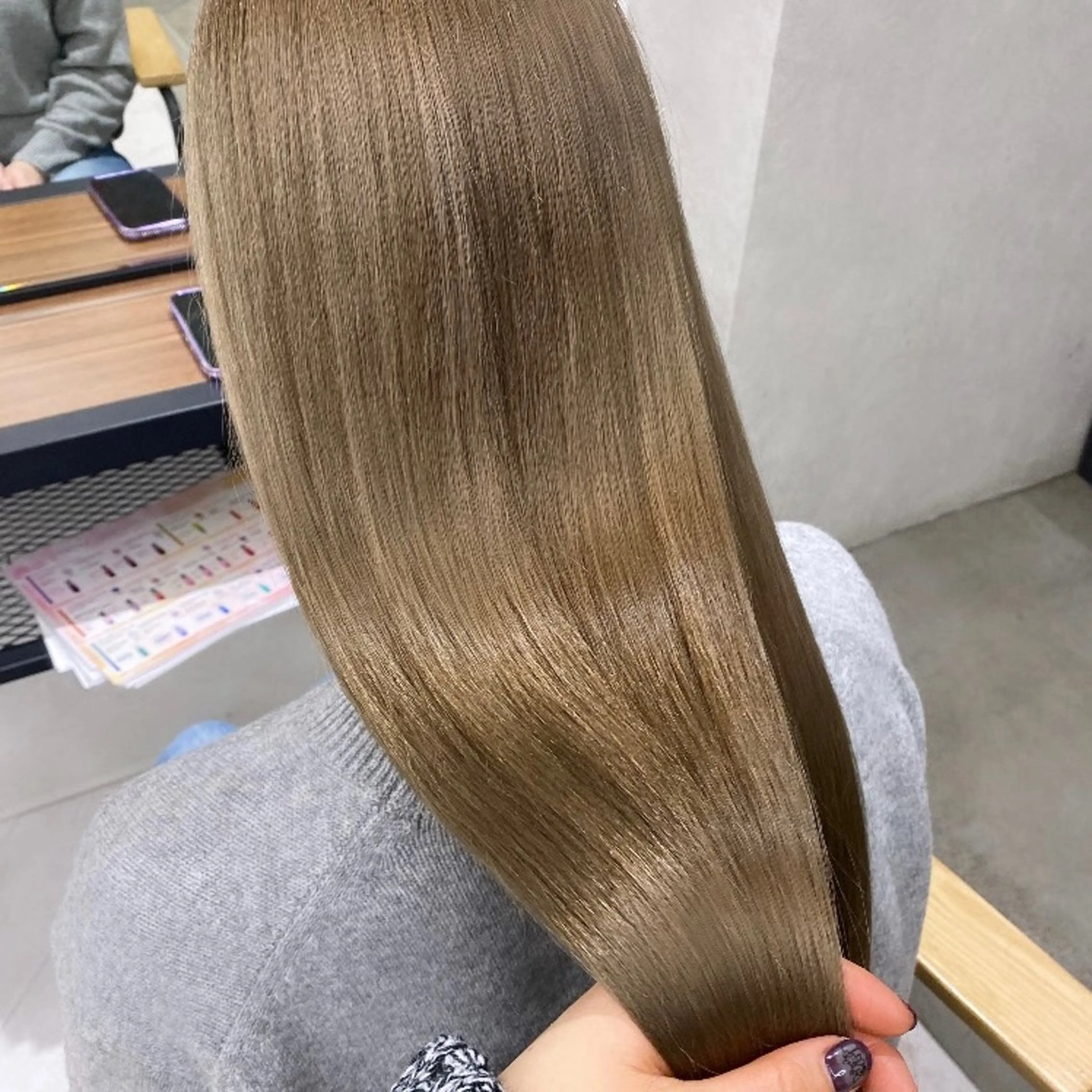 ロング カラー ブリーチ ケアブリーチ 透明感カラー ハイトーンカラー 韓国風カラー emu所属・けいこ🍊ニュアンス ネイル/個性派ネイルのネイルデザイン