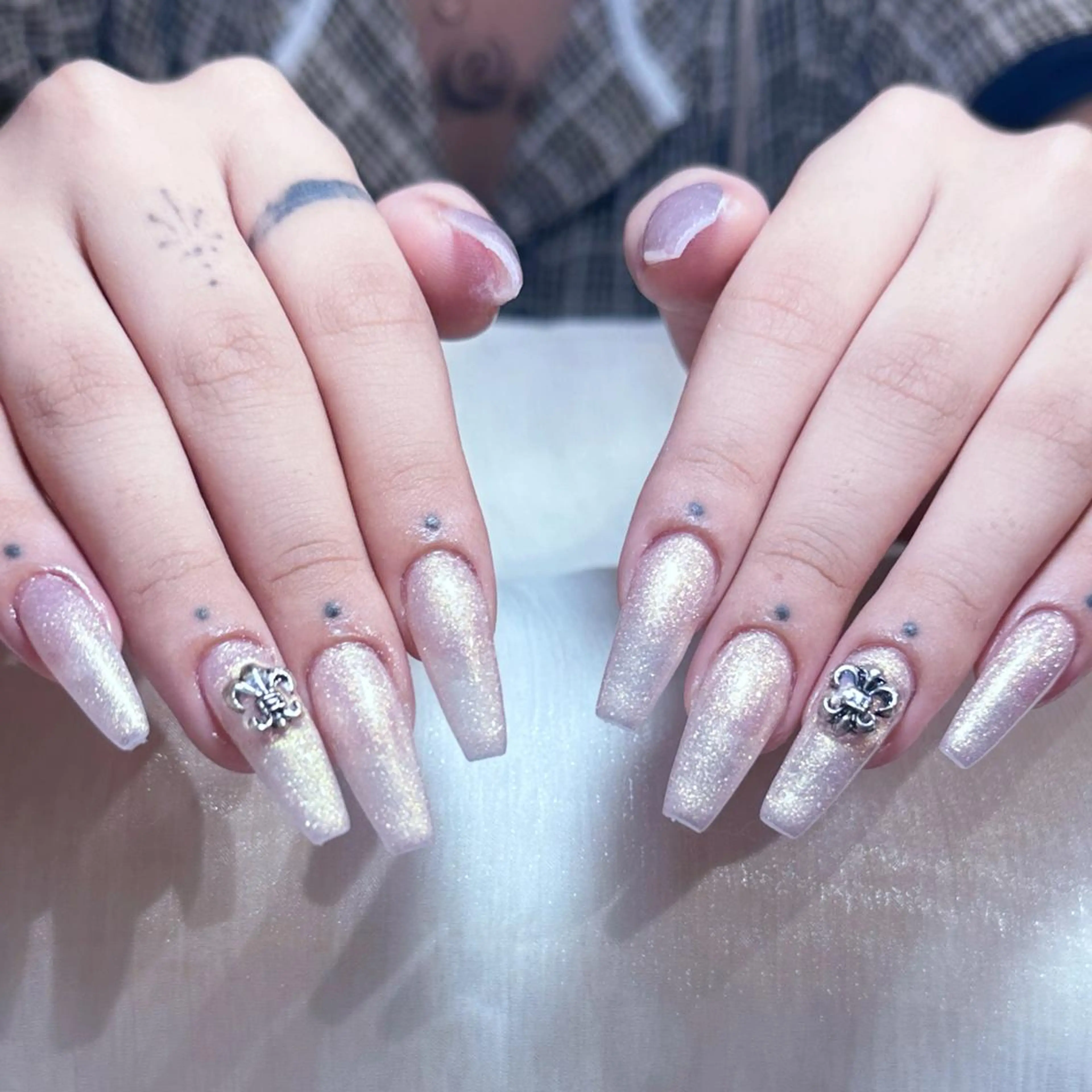 ネイル アートネイル オーロラネイル ガーリー キラキラネイル マグネットネイル ハンドネイル DIAMOND 💅のネイルデザイン