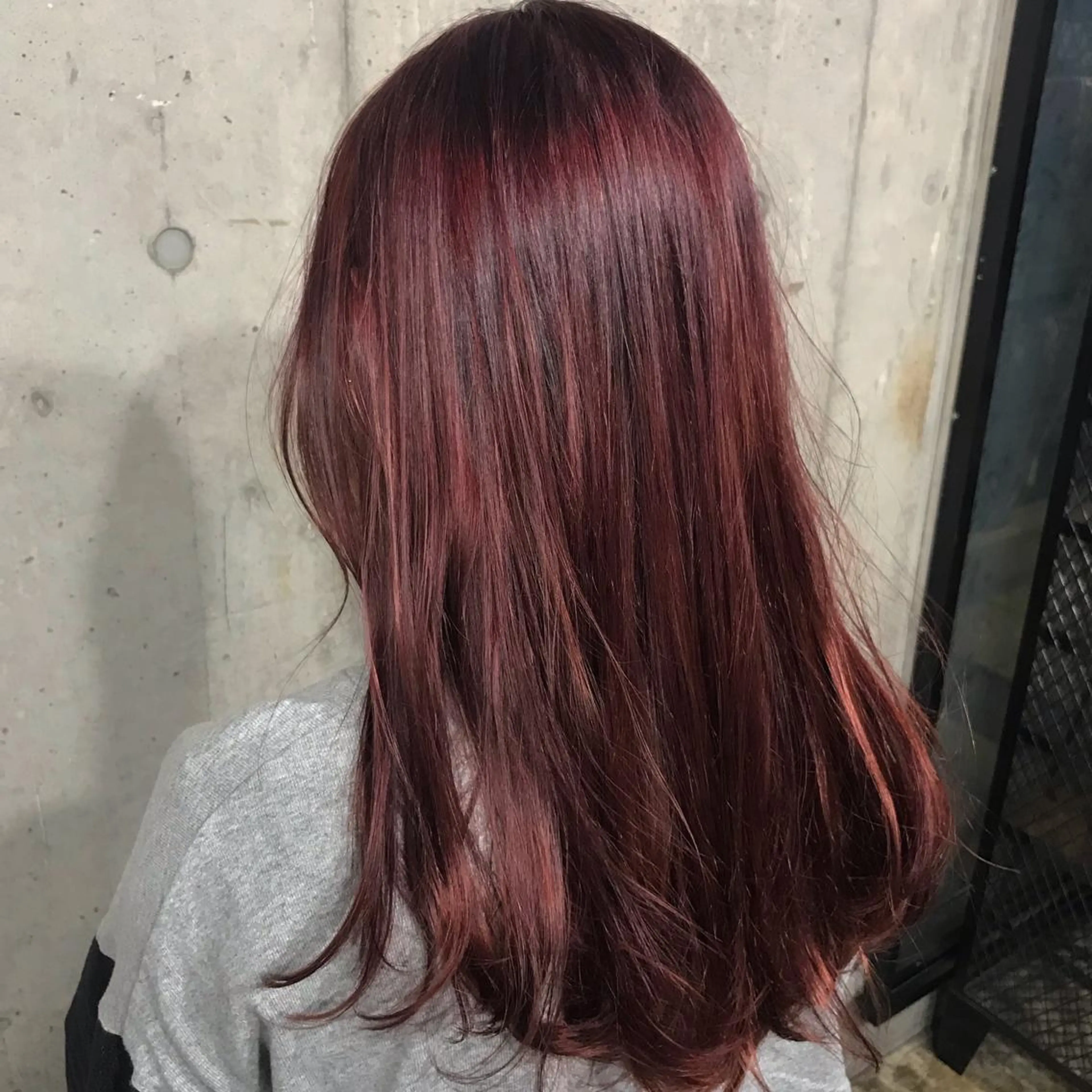 セミロング カラー パーマ ヘアアレンジ メンズ キッズ ネイル マツエク・マツパ レッドカラー 赤色 サロンドミルク 原宿のヘアスタイル