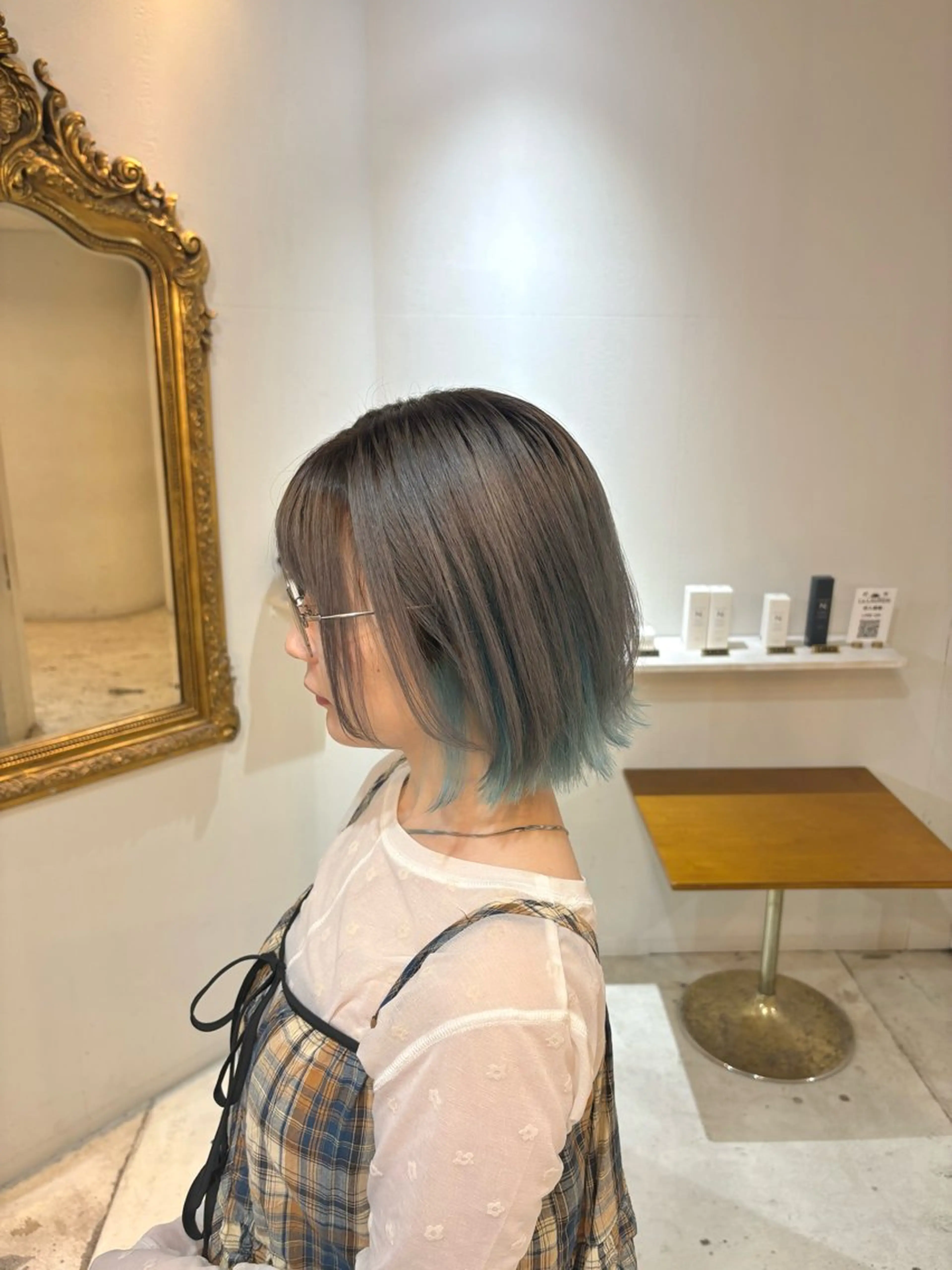 ショート ヘアカラー 🩶ハイトーン🖤 URARAのヘアスタイル