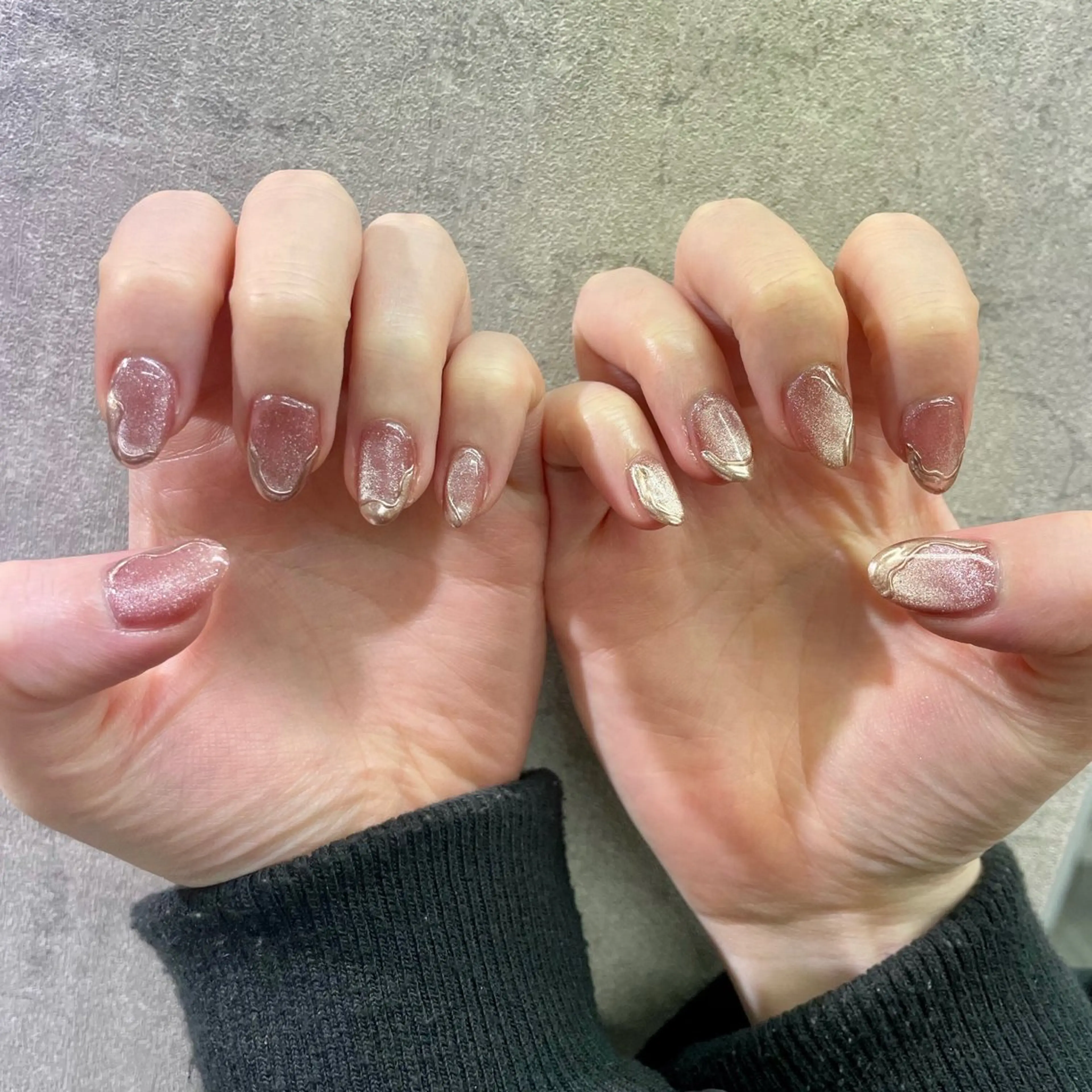 ネイル アートネイル べっ甲ネイル ジェルネイル グリーン キラキラネイル nailstudio eviz新宿店のネイルデザイン