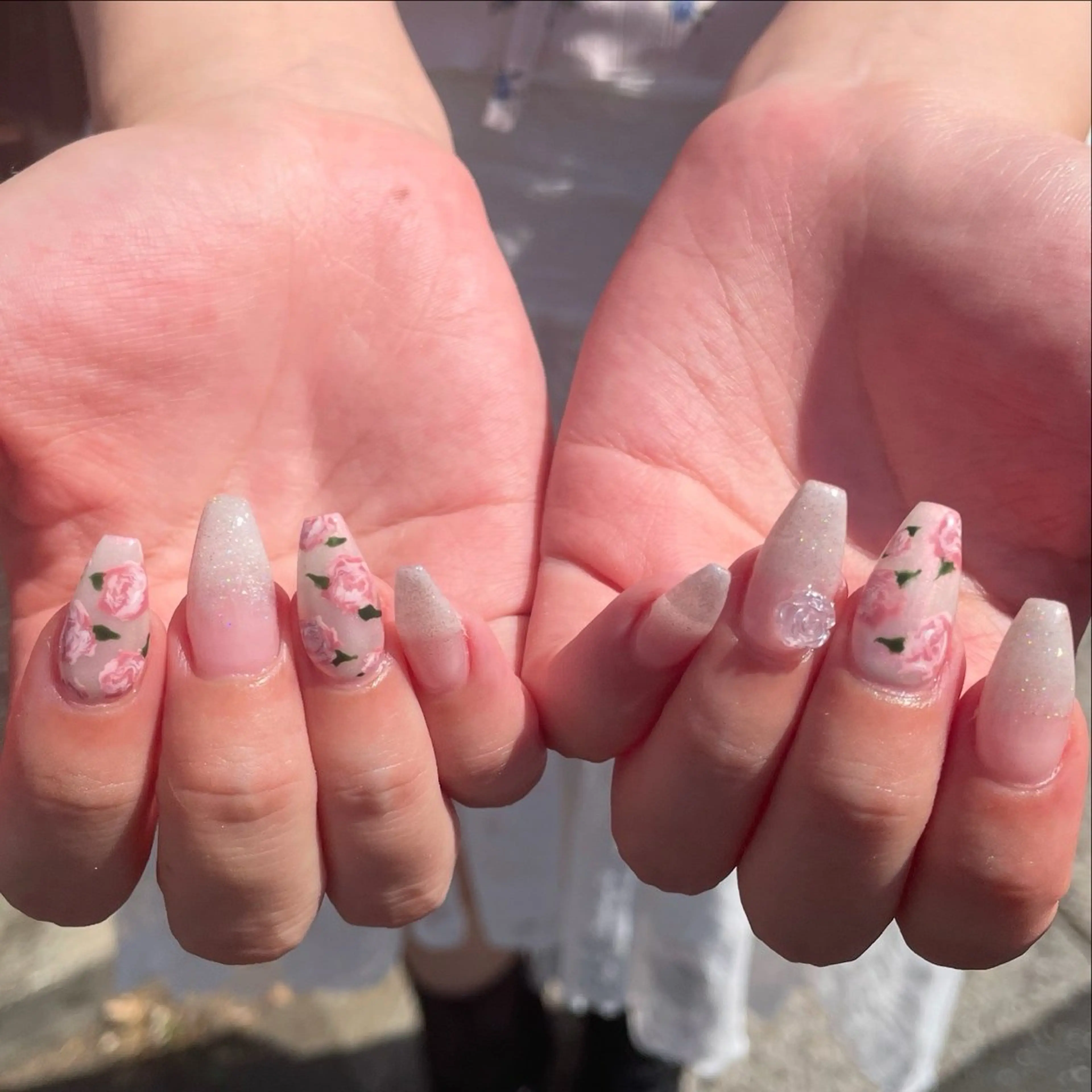 ネイル アートネイル ガーリー ラメ(グリッター) ラメグラデーション ホワイト ハンドネイル ハンドケア 🎀NAIL🎀 AI🪄︎︎◝✩のネイルデザイン