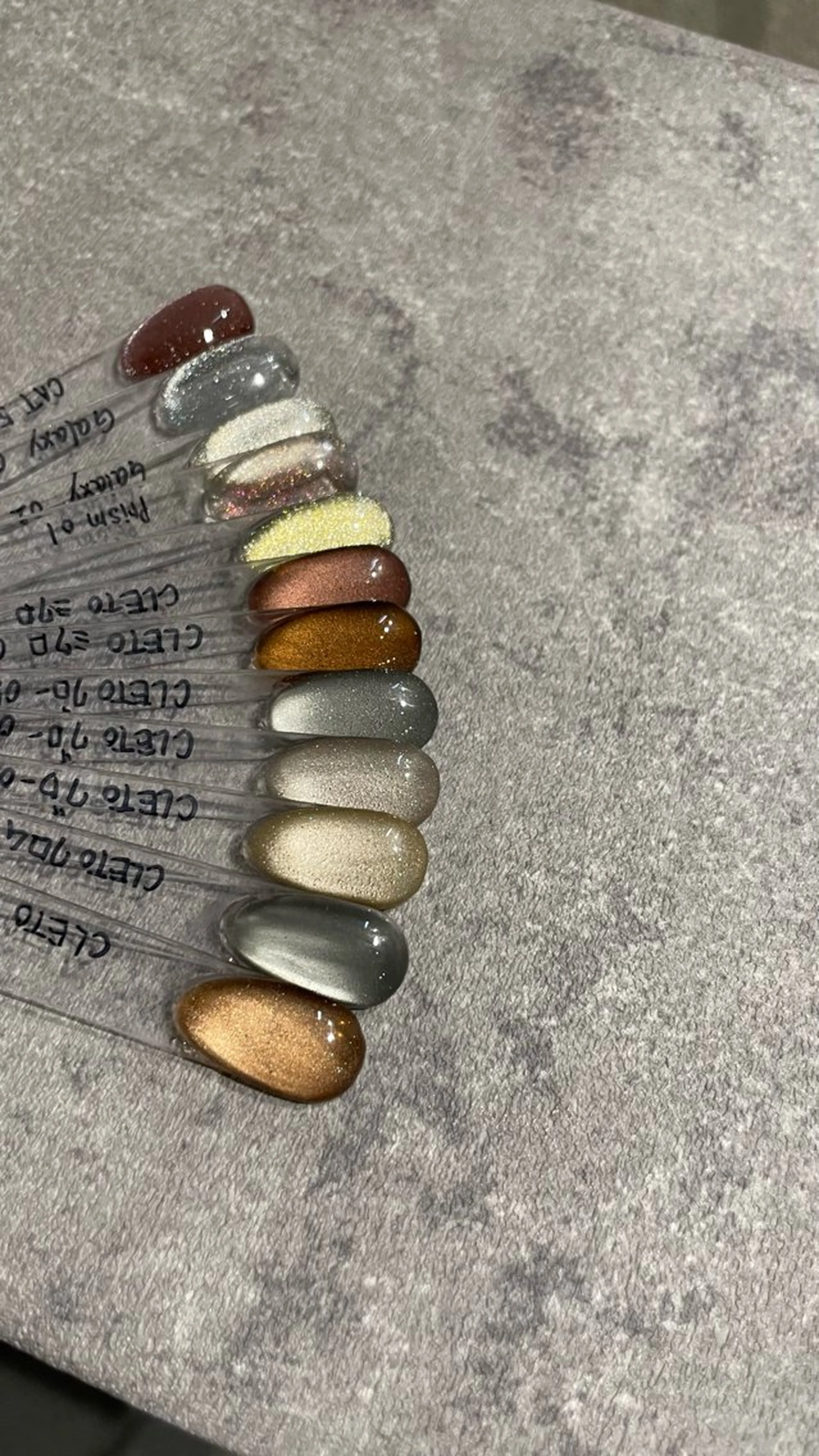 ネイル マグネットネイル KI AYのネイルデザイン