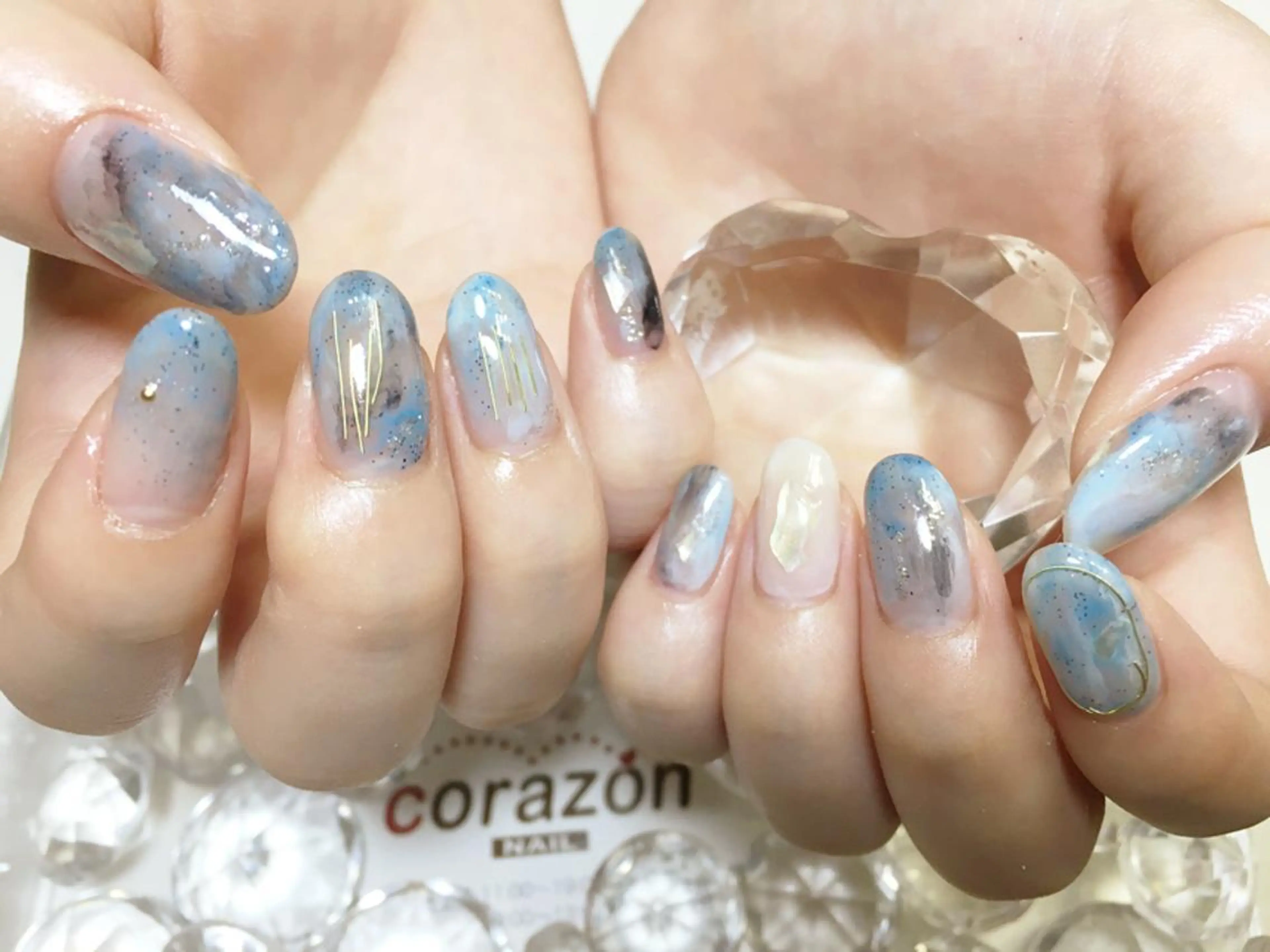 ネイル アートネイル ゴールド 水色 ニュアンスネイル corazon所属・ネイリスト aicoのネイルデザイン
