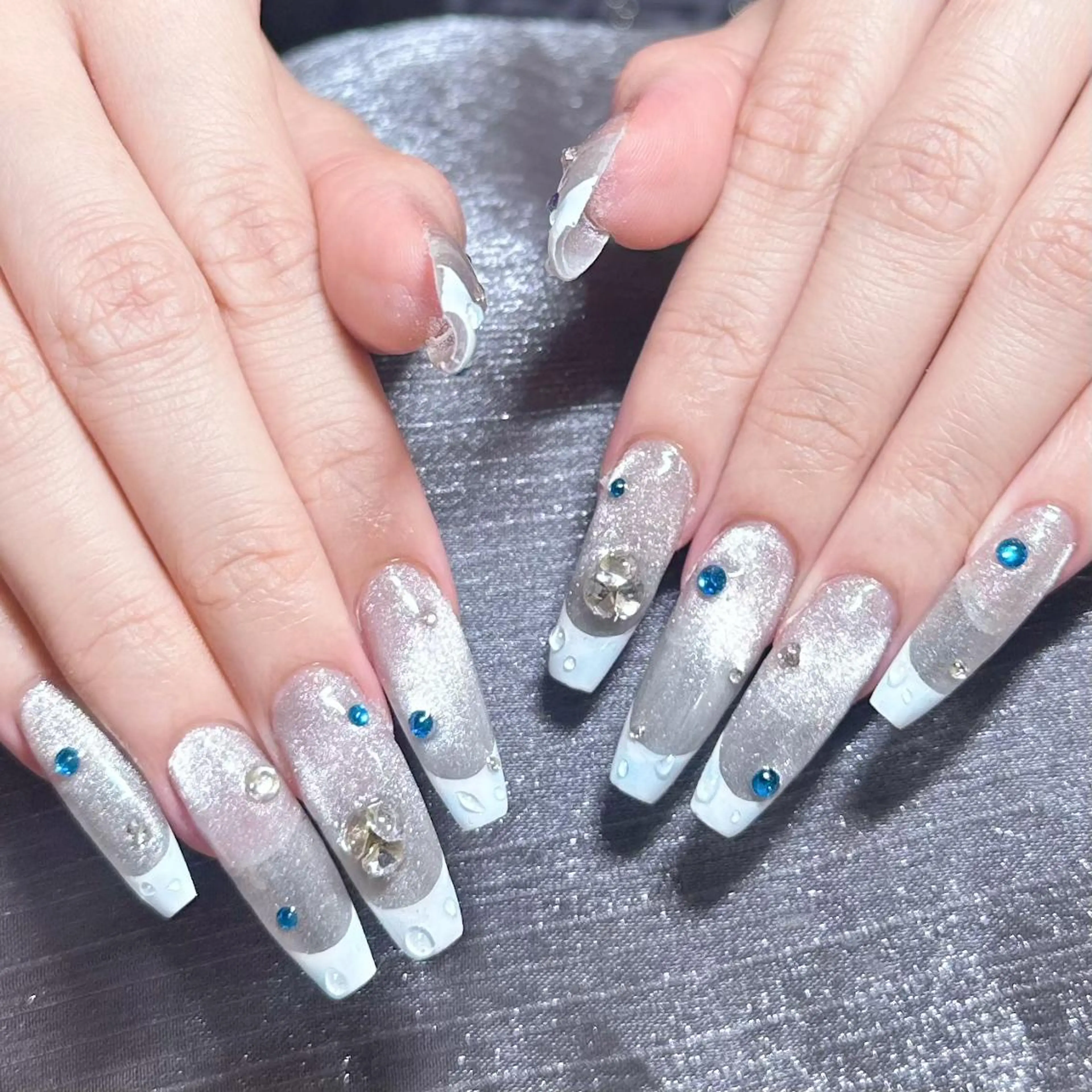 ネイル アートネイル オーロラネイル ガーリー キラキラネイル 韓国ネイル ハンドネイル DIAMOND 💦のネイルデザイン