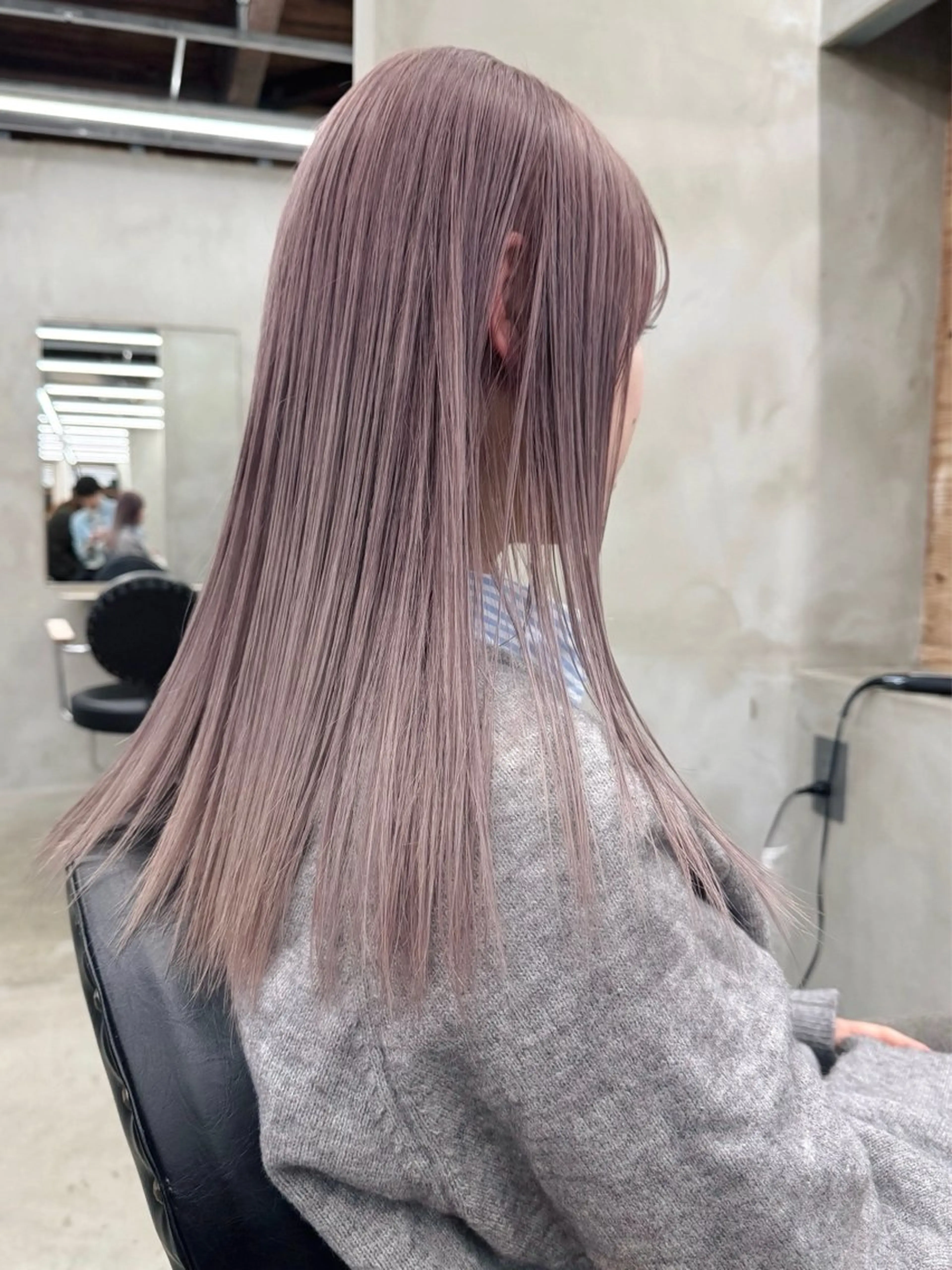 ロング カラー ブリーチ グレージュ ミルクティーグレージュ カット ヘアカラー トリートメント デザイン/レイヤー Kaito🐩/栄のヘアスタイル