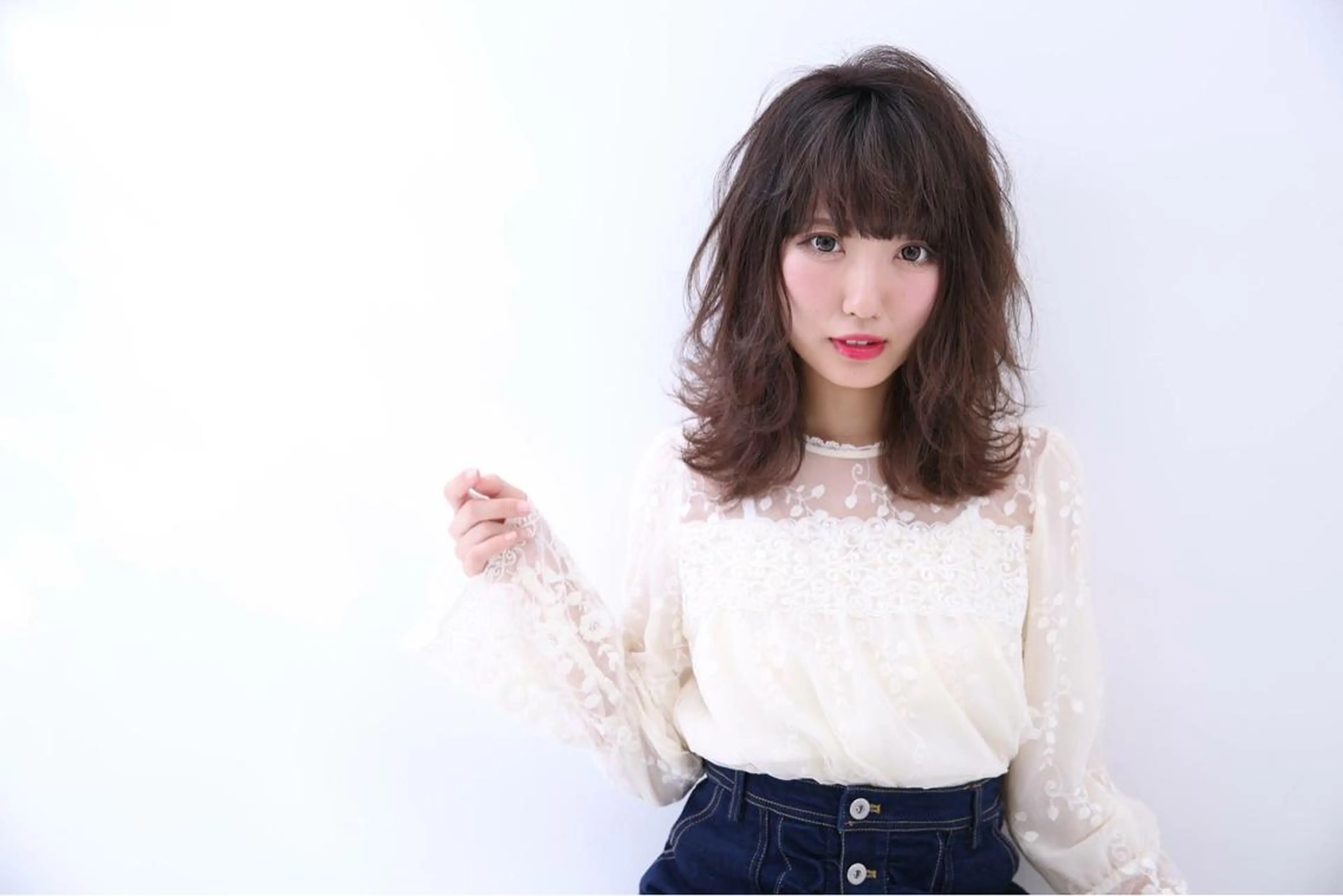 ミディアム ブリーチなしダブル/ レイヤーカット 小棹のヘアスタイル