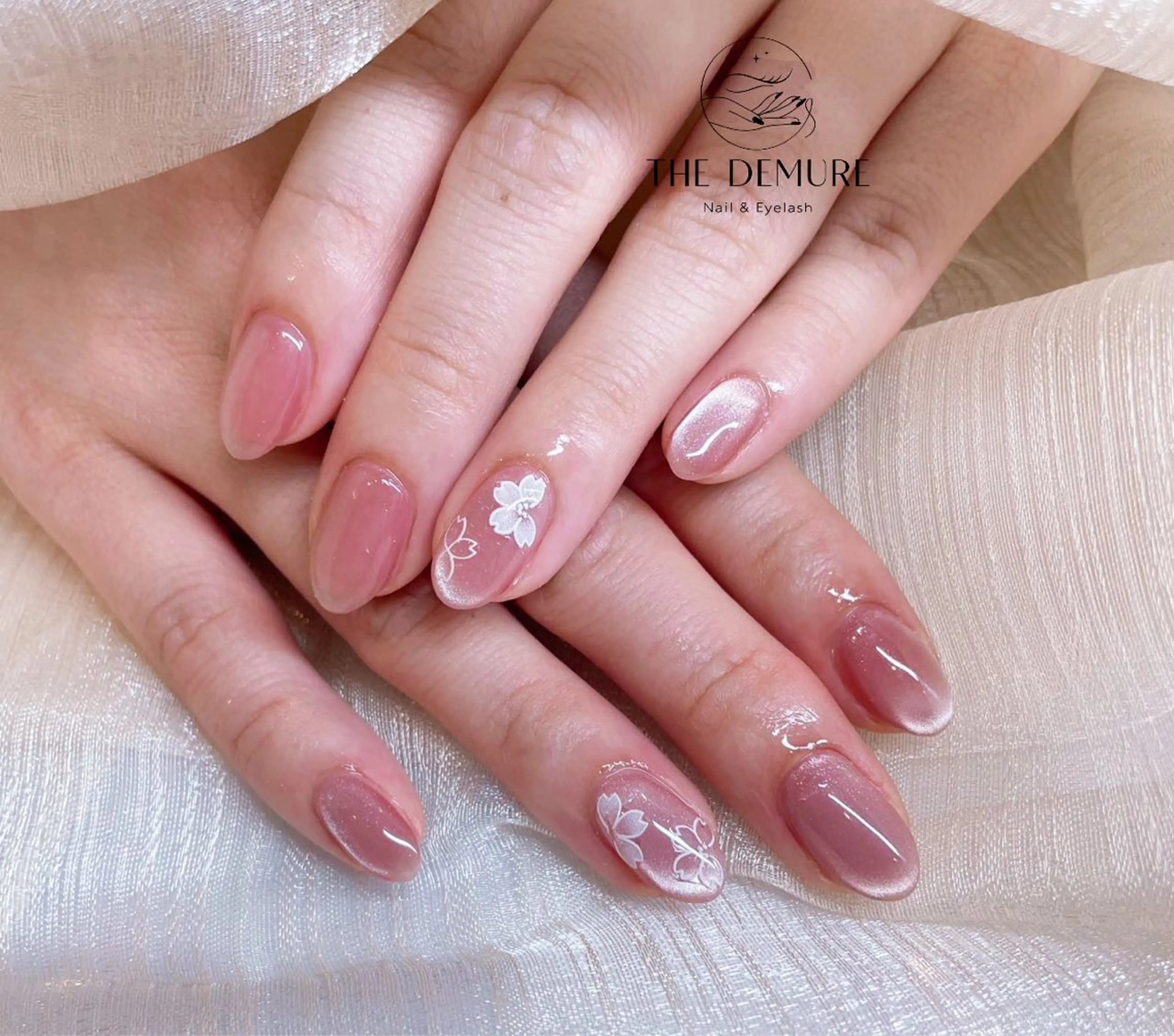 ネイル アートネイル キラキラネイル 韓国ネイル 水色 ロングネイル ハンドネイル ハンドケア NailDemure 【銀座店】のネイルデザイン