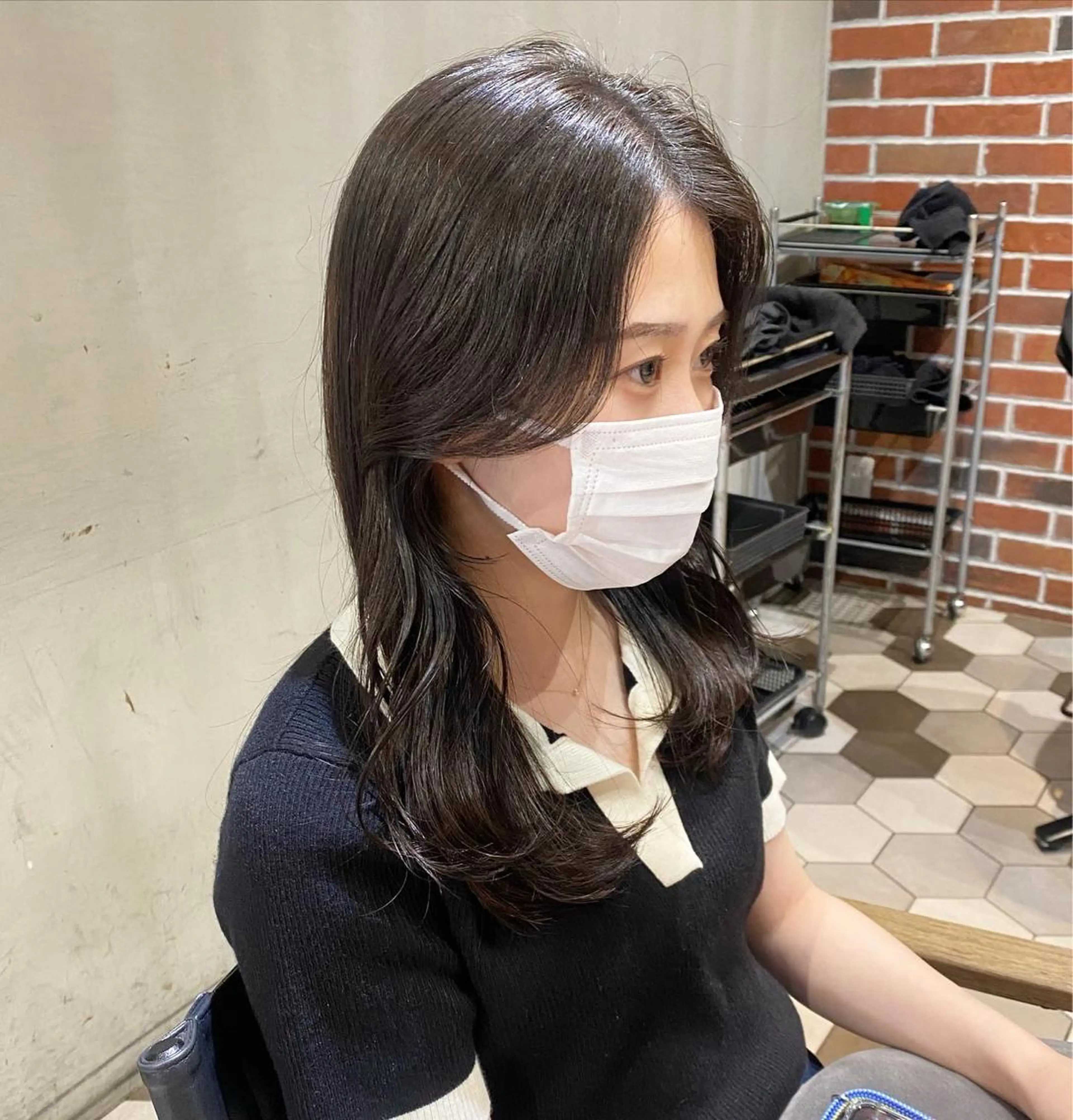 セミロング 髪質改善韓国レイヤー SHIORI🦋のヘアスタイル