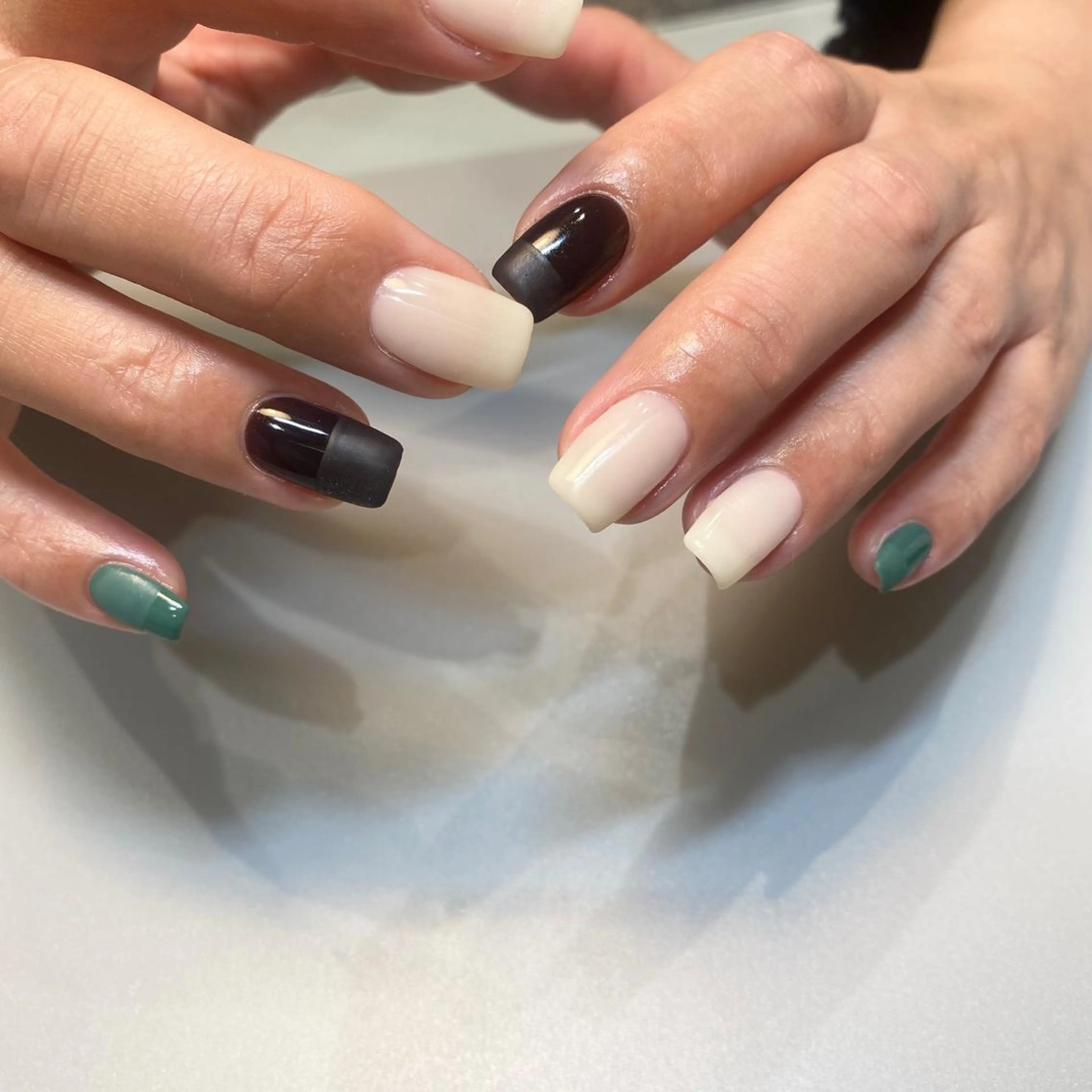 ネイル ハンドネイル NINEnami ニュアンスネイルのネイルデザイン