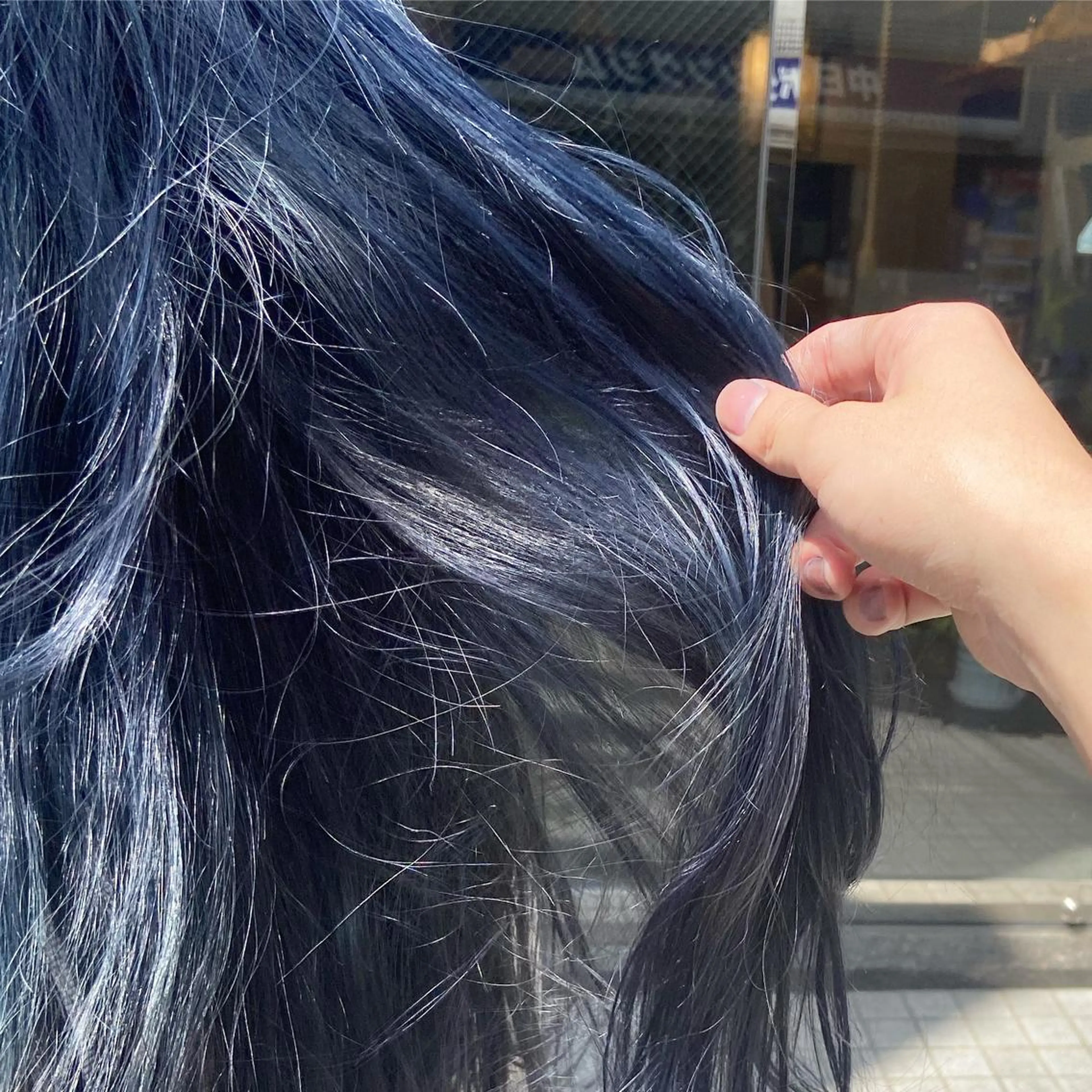 ロング カラー ブリーチ ブルーカラー ブルーラベンダー ラベンダーカラー ウルフ/レイヤー/ ブリーチ/牧原歩夢のヘアスタイル