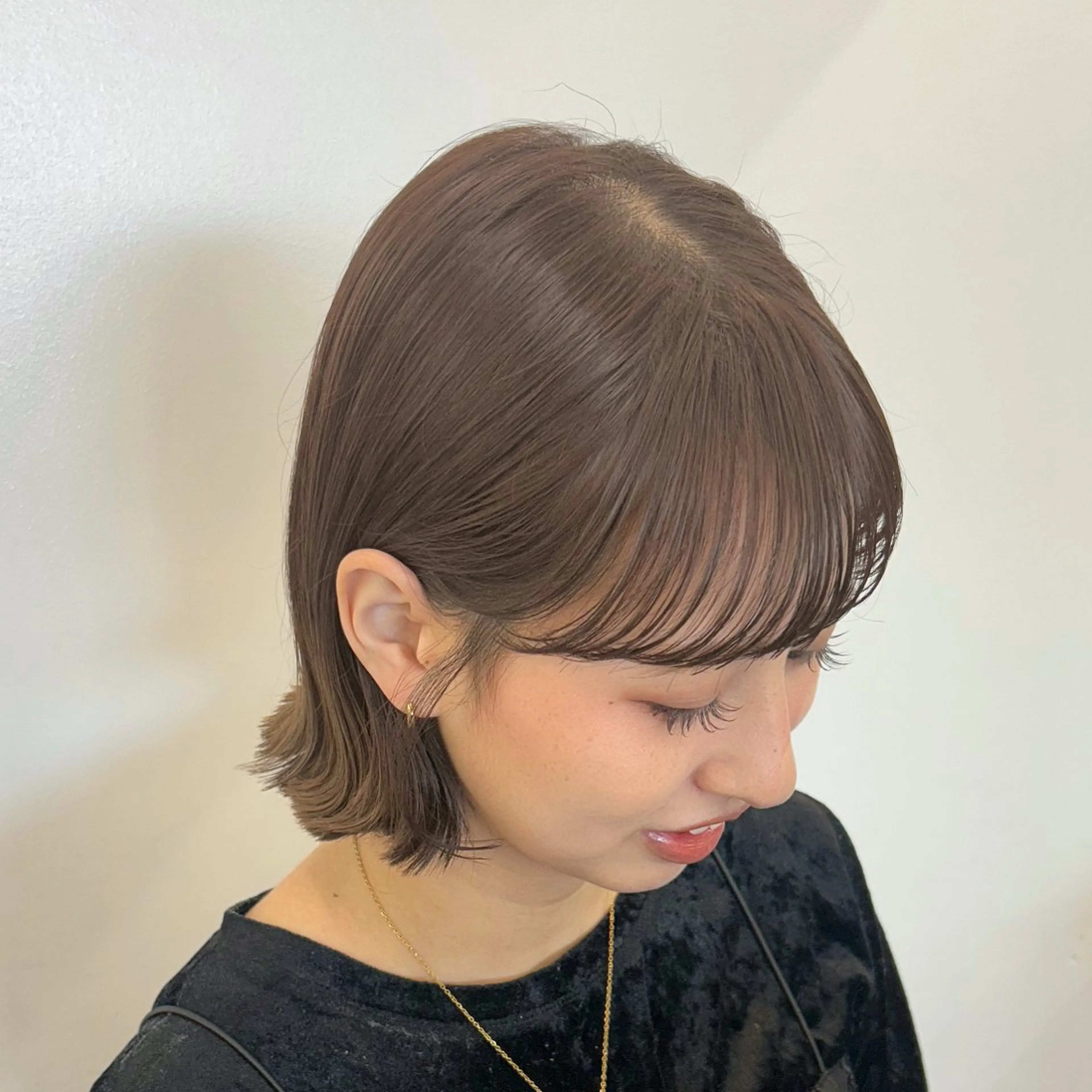 ショート カラー レイヤー/ボブ/透明 感カラー/佐藤奈由のヘアスタイル