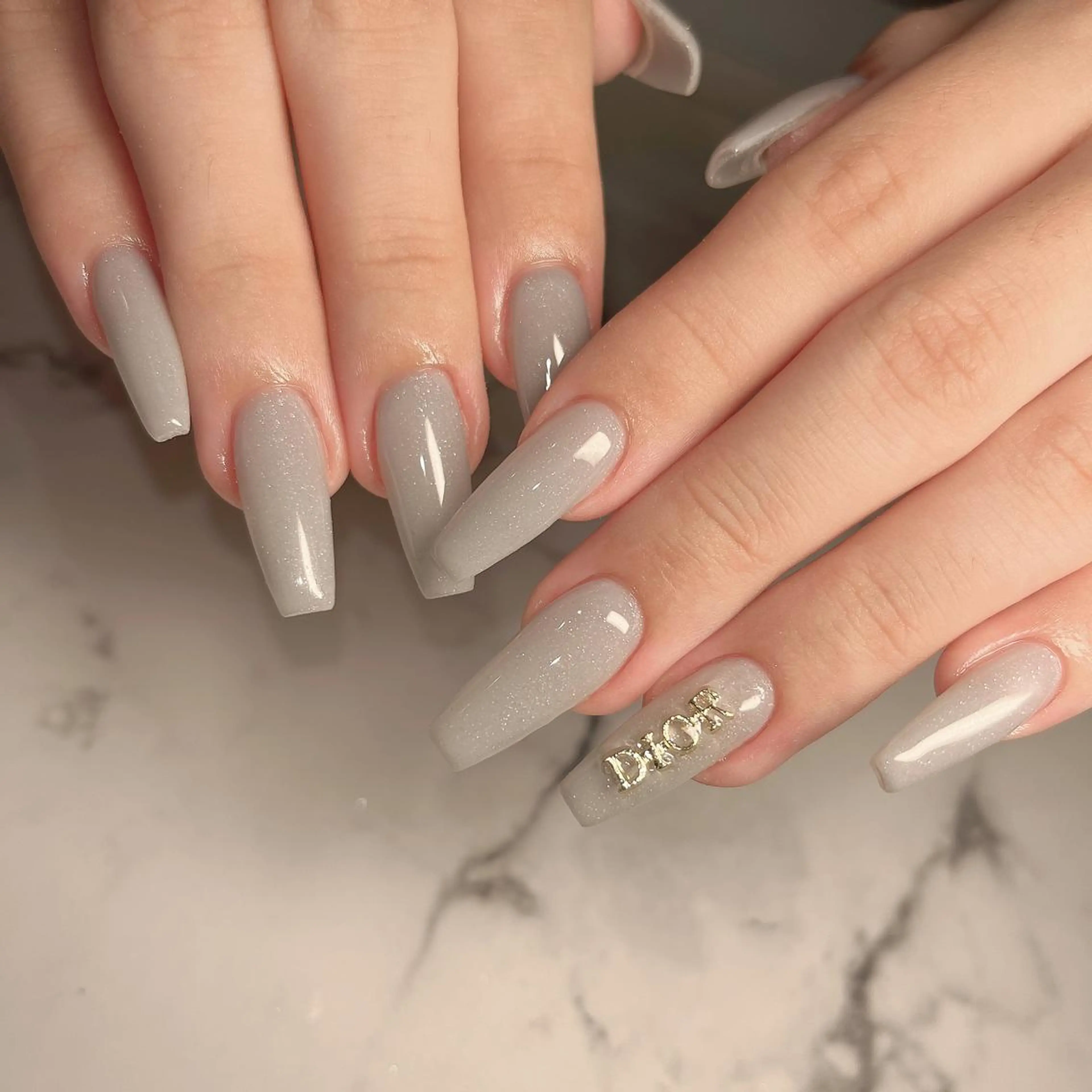 ネイル フットネイル フレンチネイル ジェルネイル ラメ(グリッター) ラメグラデーション ハンドネイル NEO Beauty Salon所属・𝐍𝐄𝐎 𝐉𝐔𝐑𝐈のネイルデザイン