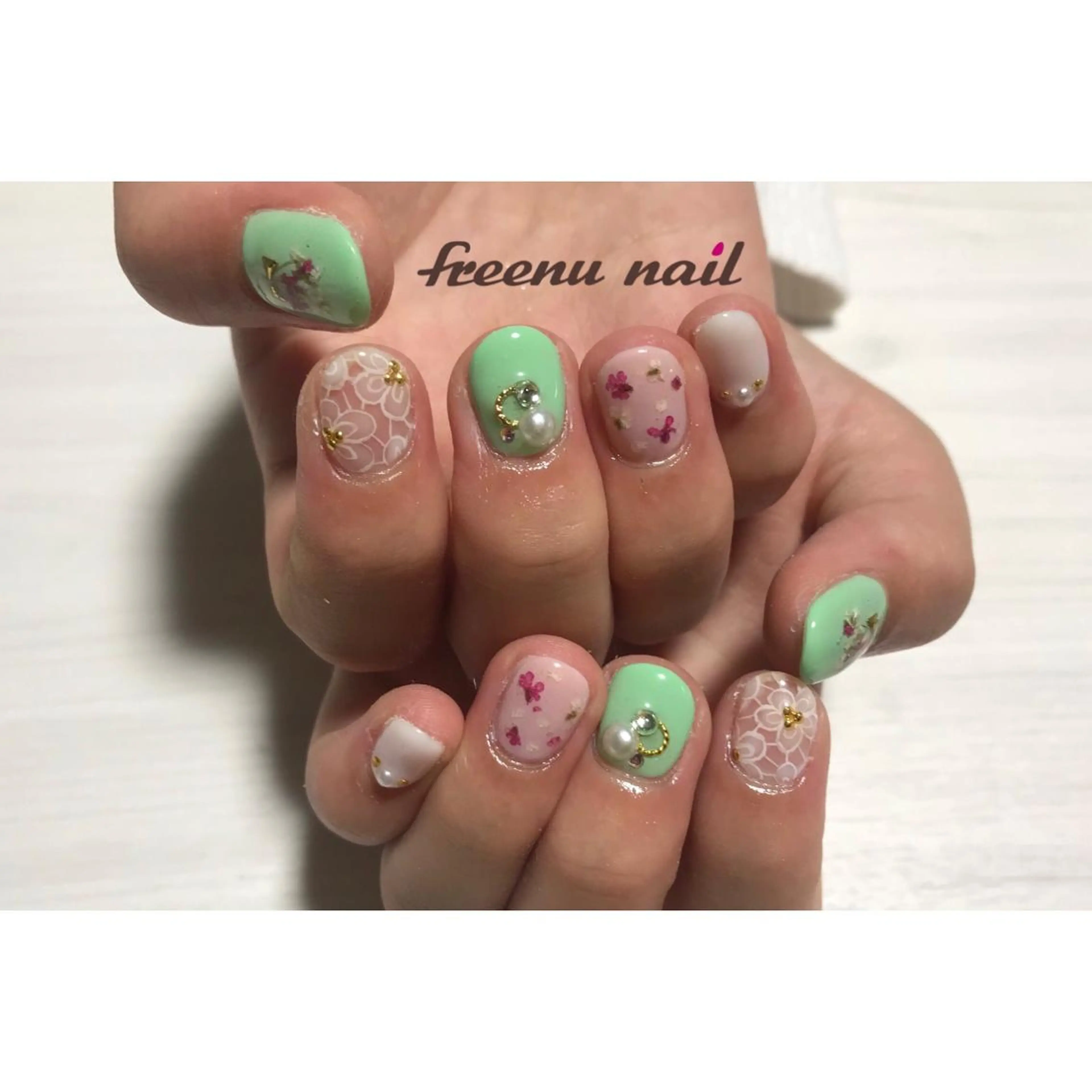 ネイル レース freenu nail【24H】のネイルデザイン