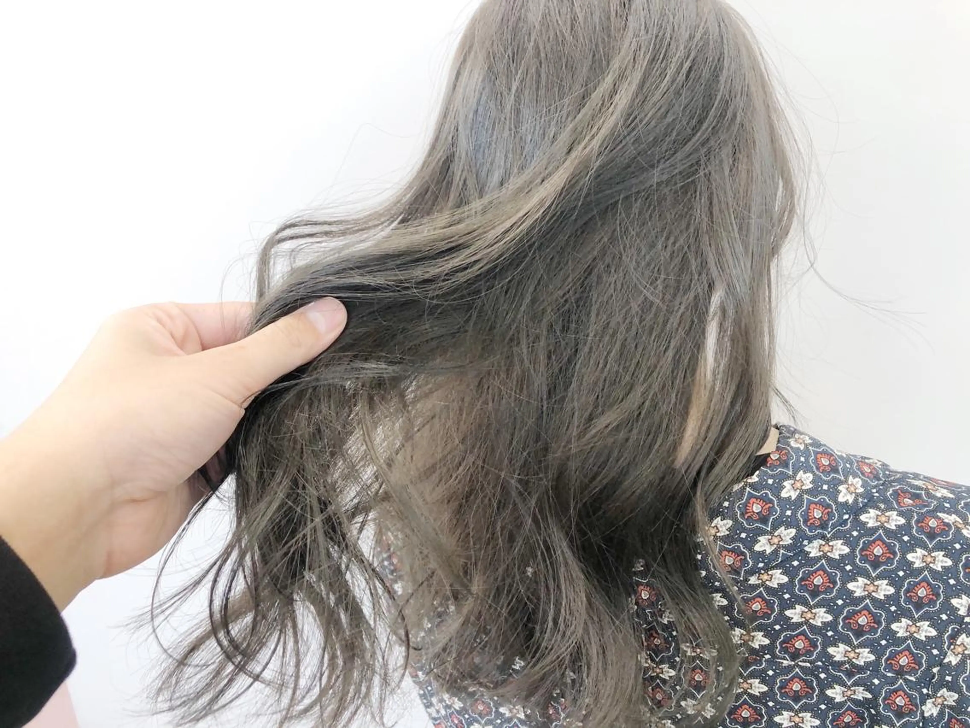 セミロング カラー ヘアカラー トリートメント 関 京磨のヘアスタイル