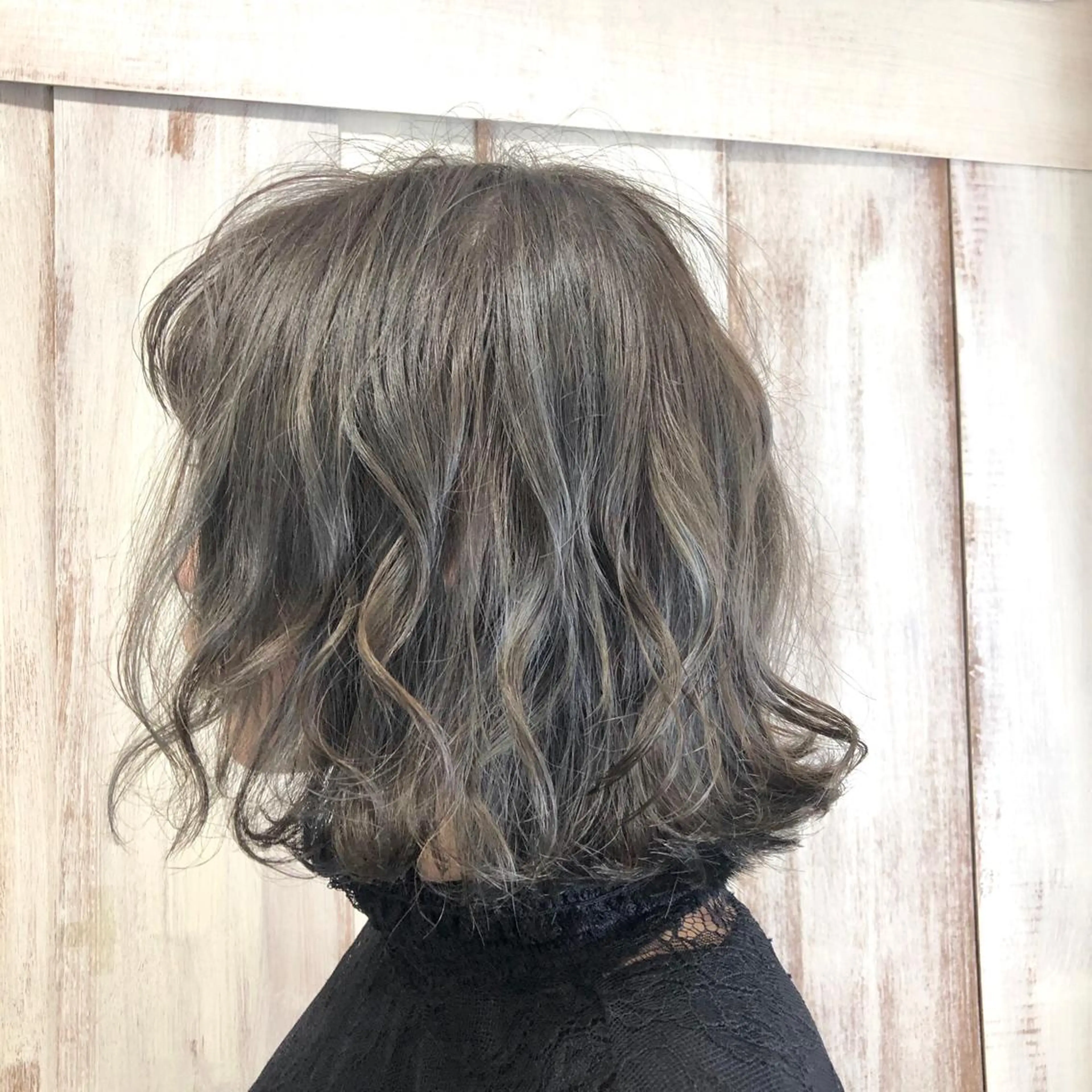 ミディアム カラー アッシュ 丸山 史香のヘアスタイル