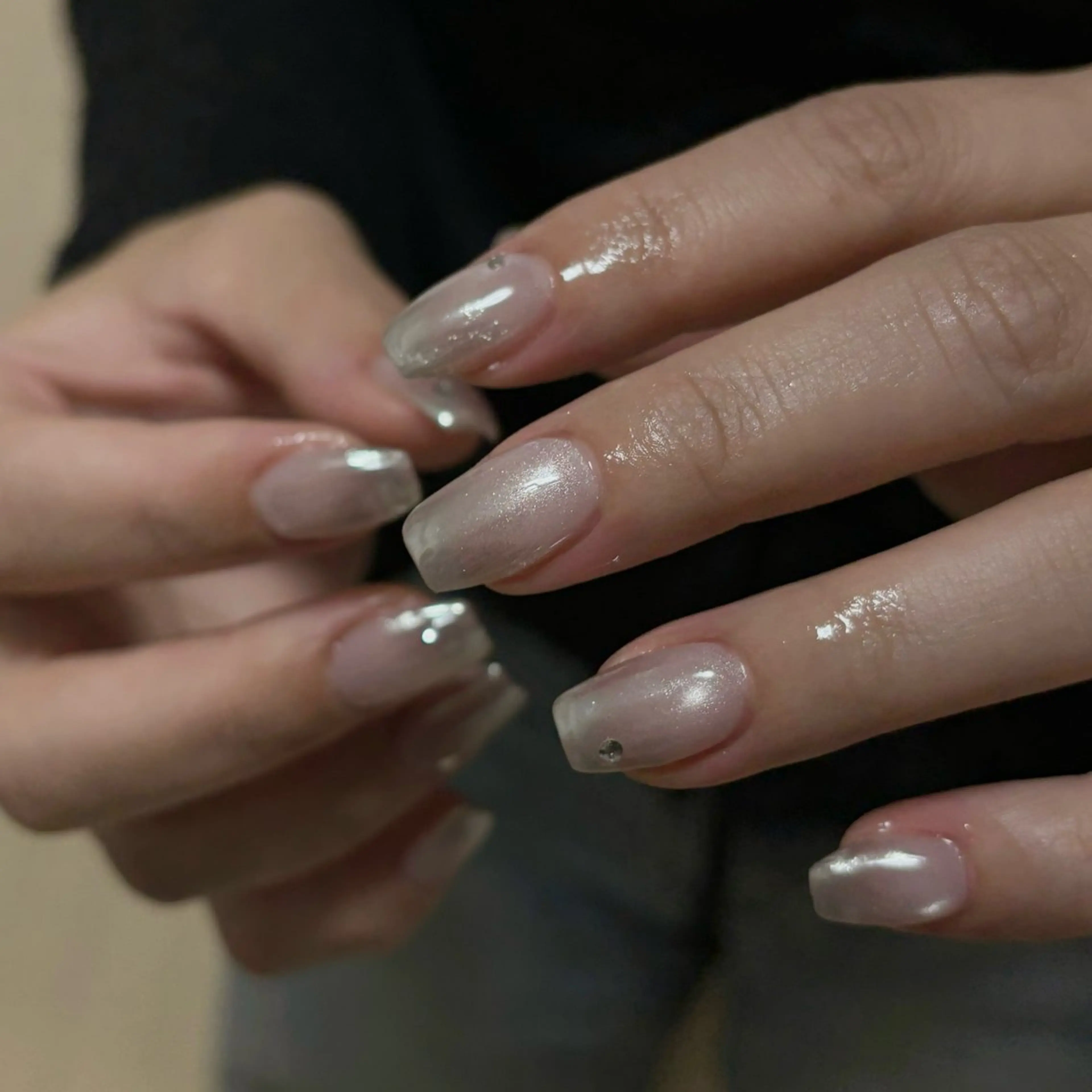 ネイル マグネットネイル ミラーネイル ホワイト arisa所属・Ito arisaのネイルデザイン