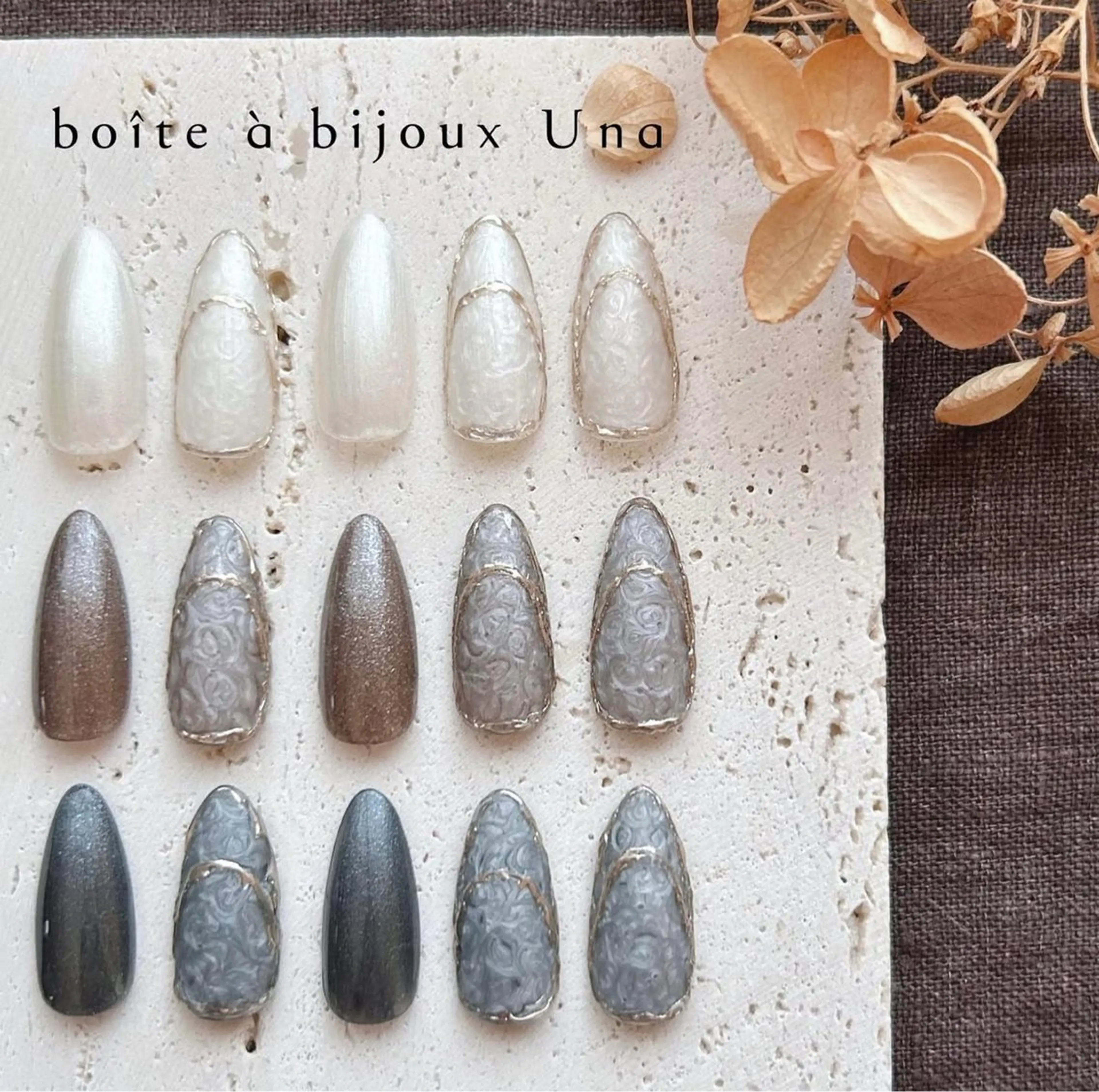 ネイル ゴールド ミラーネイル ホワイト ハンドネイル フットネイル boite a bijoux Unaのネイルデザイン