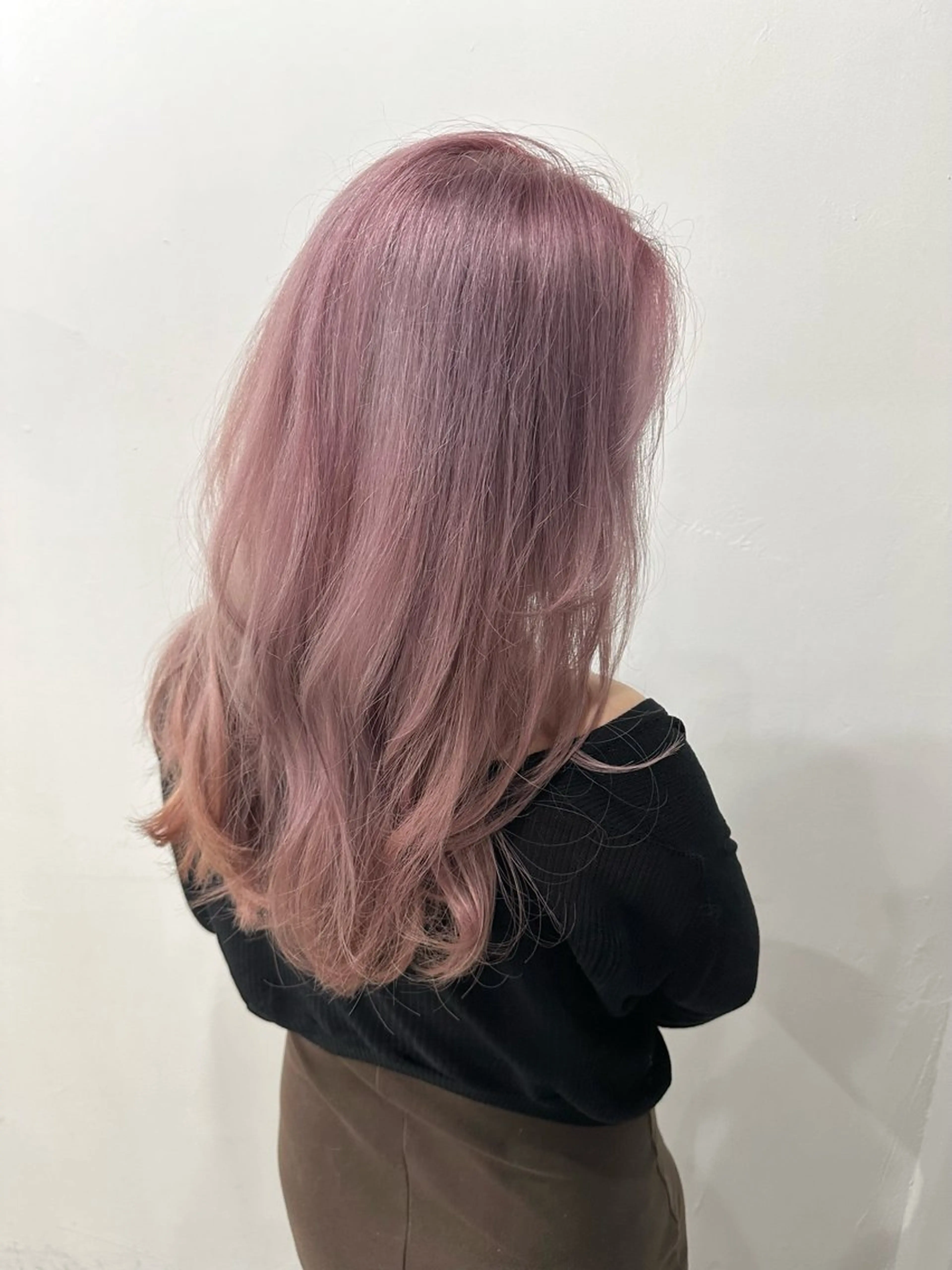 ロング カラー ヘアアレンジ ベージュカラー ブリーチ ケアブリーチ ピンクカラー ピンクベージュ カット ヘアカラー SALOWIN京都河原町Suite店所属・外国人風レイヤー/ ハイトーンSHUのヘアスタイル