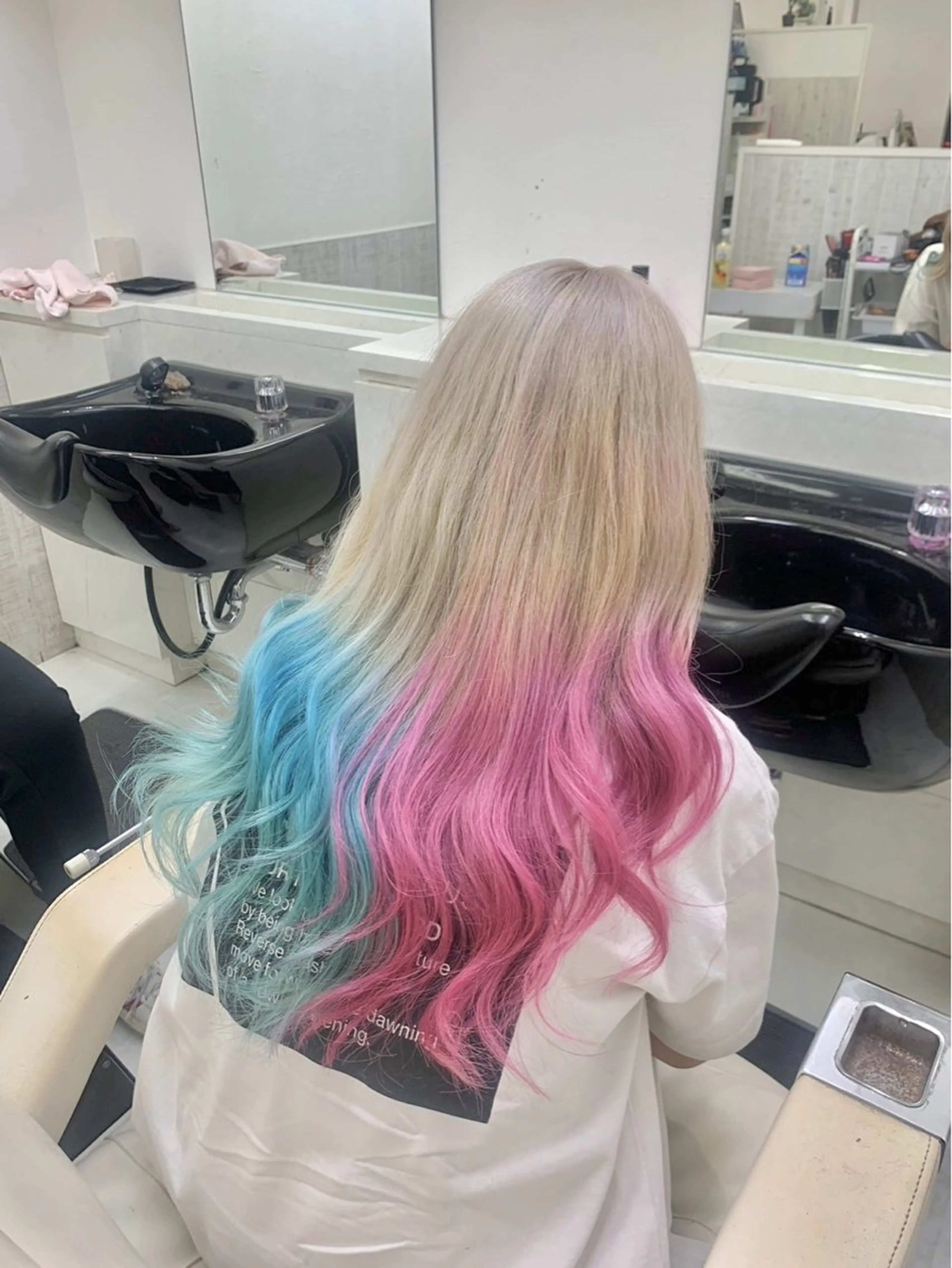 ロング カラー ブリーチ グラデーションカラー ヘアカラー トリートメント カラー職人 🍎IKUMI🍎のヘアスタイル