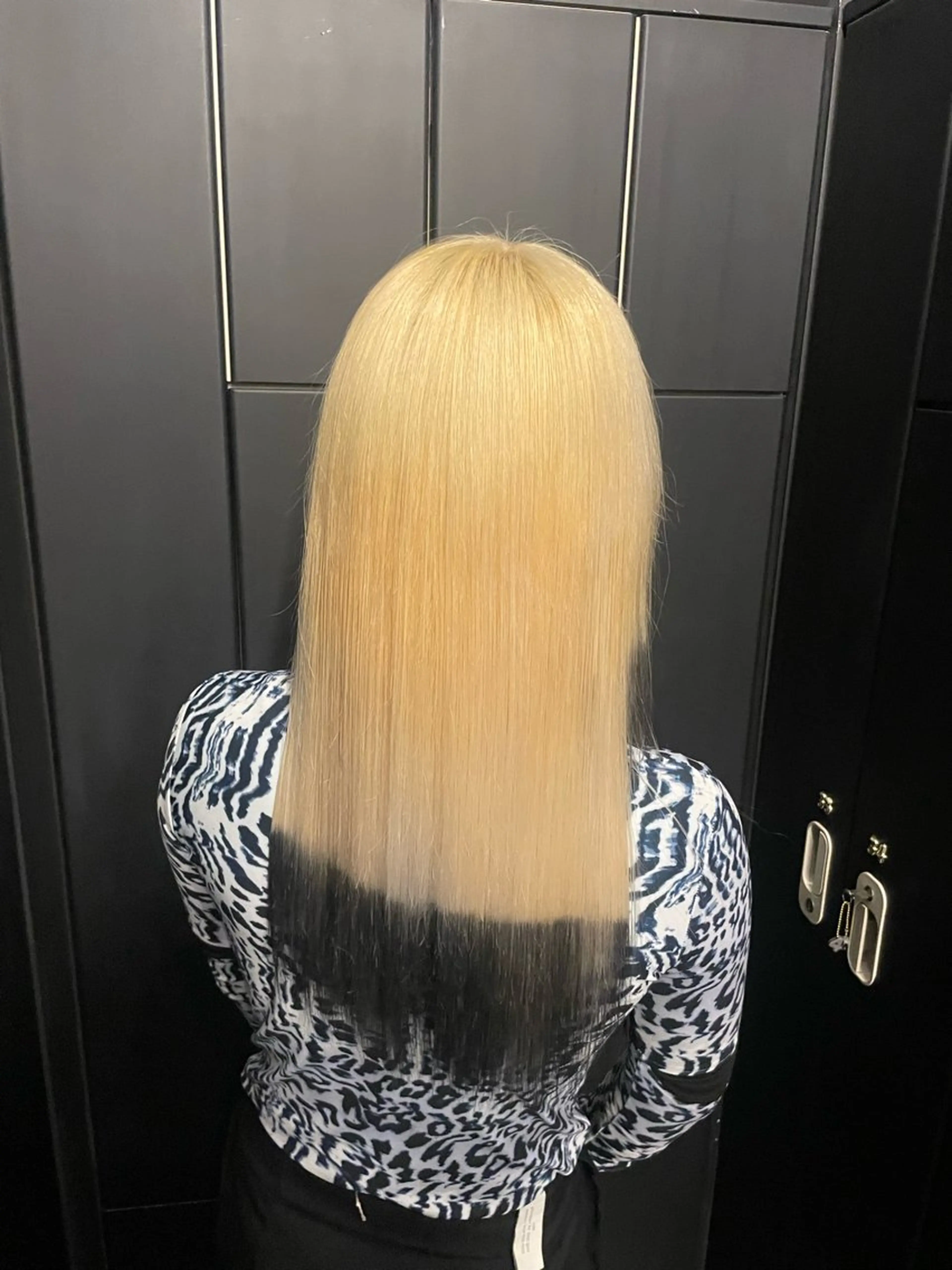 セミロング カラー ハイトーン×デザイン 🪽🫧HIKARIのヘアスタイル