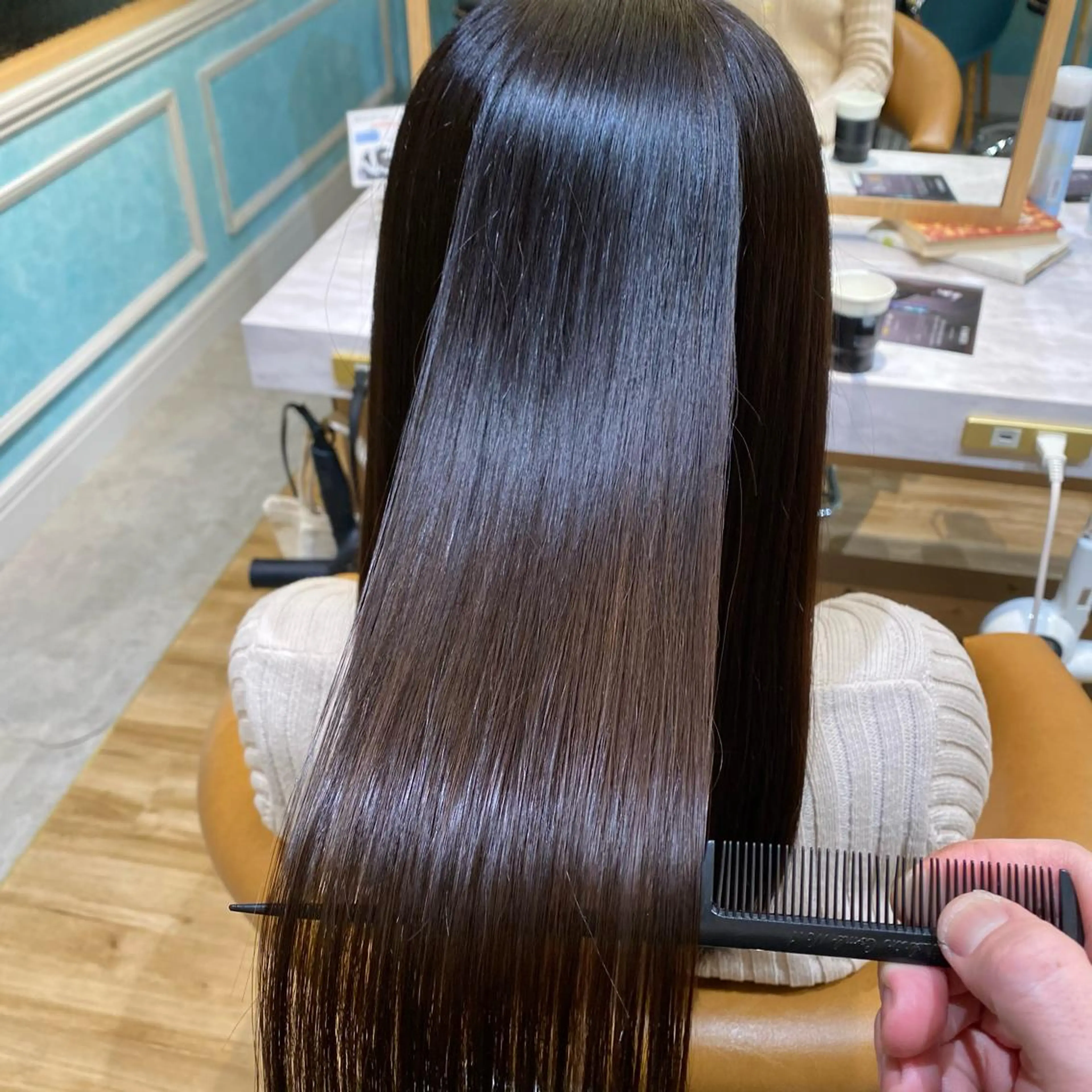 セミロング トリートメント カット ヘアカラー トリートメント 山本翔一郎 韓国顔周りレイヤーのヘアスタイル